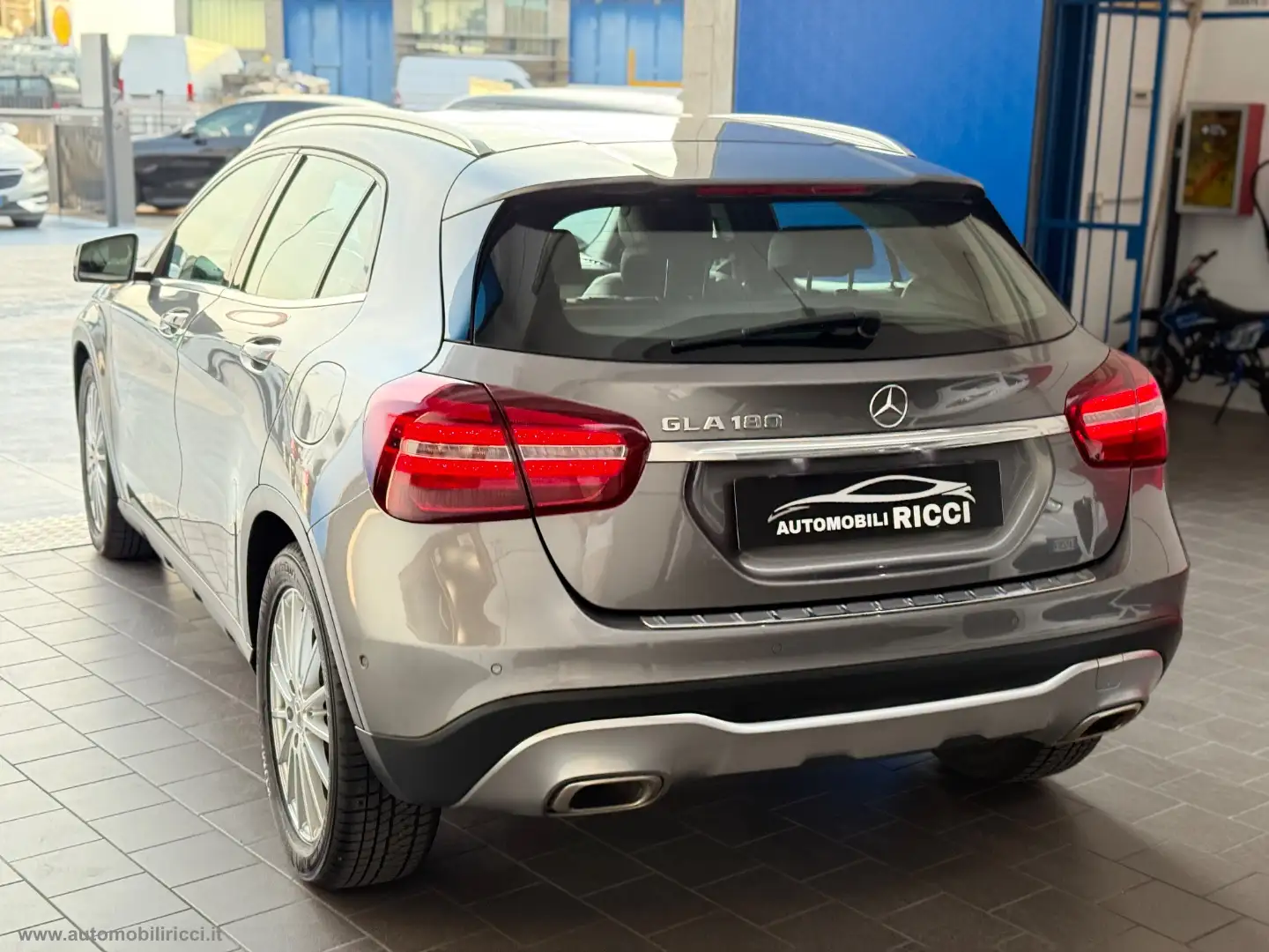 Mercedes-Benz GLA 180 GLA 180 Executive Gris - 2