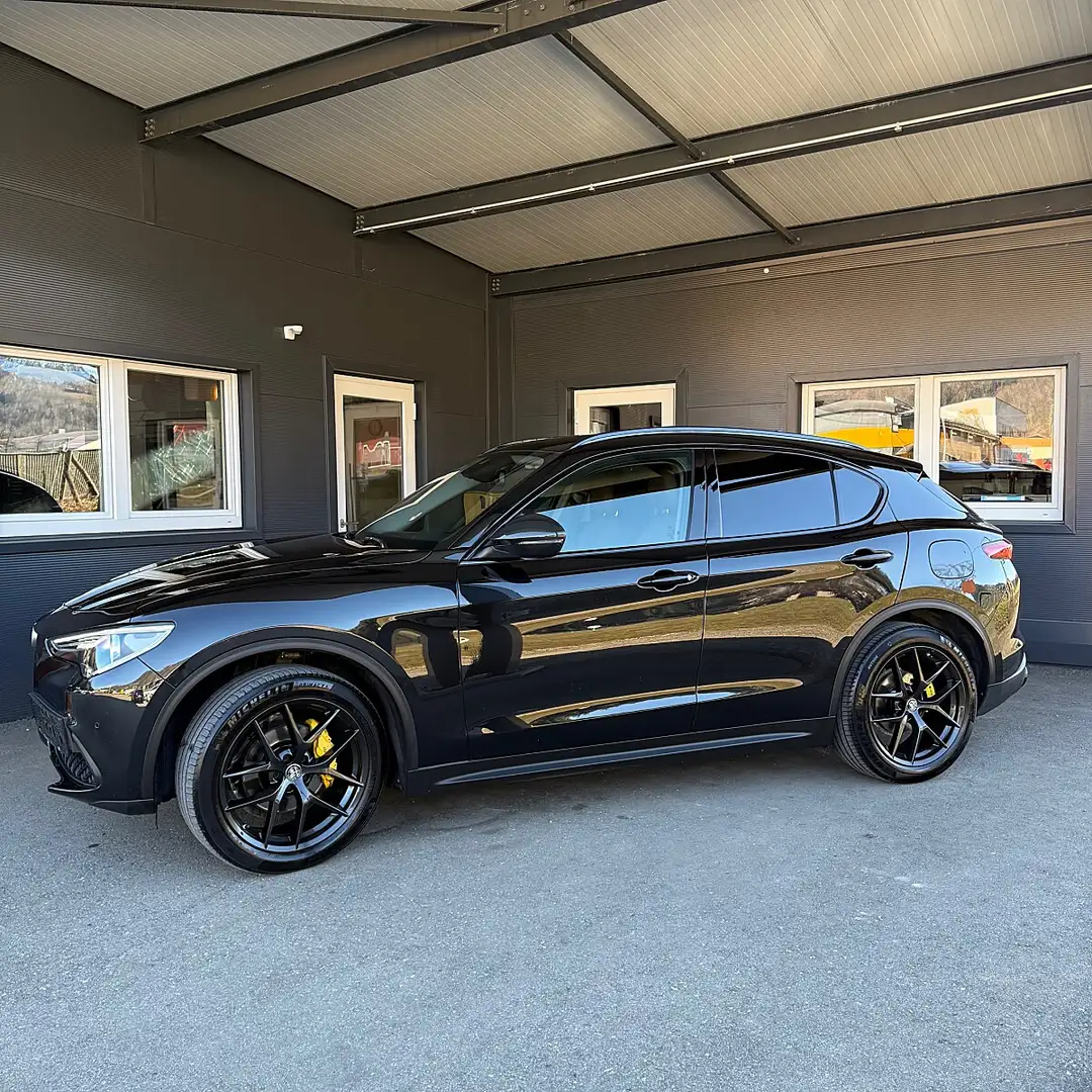 Alfa Romeo Stelvio B-Tech 2,2 ATX AWD Schwarz - 2