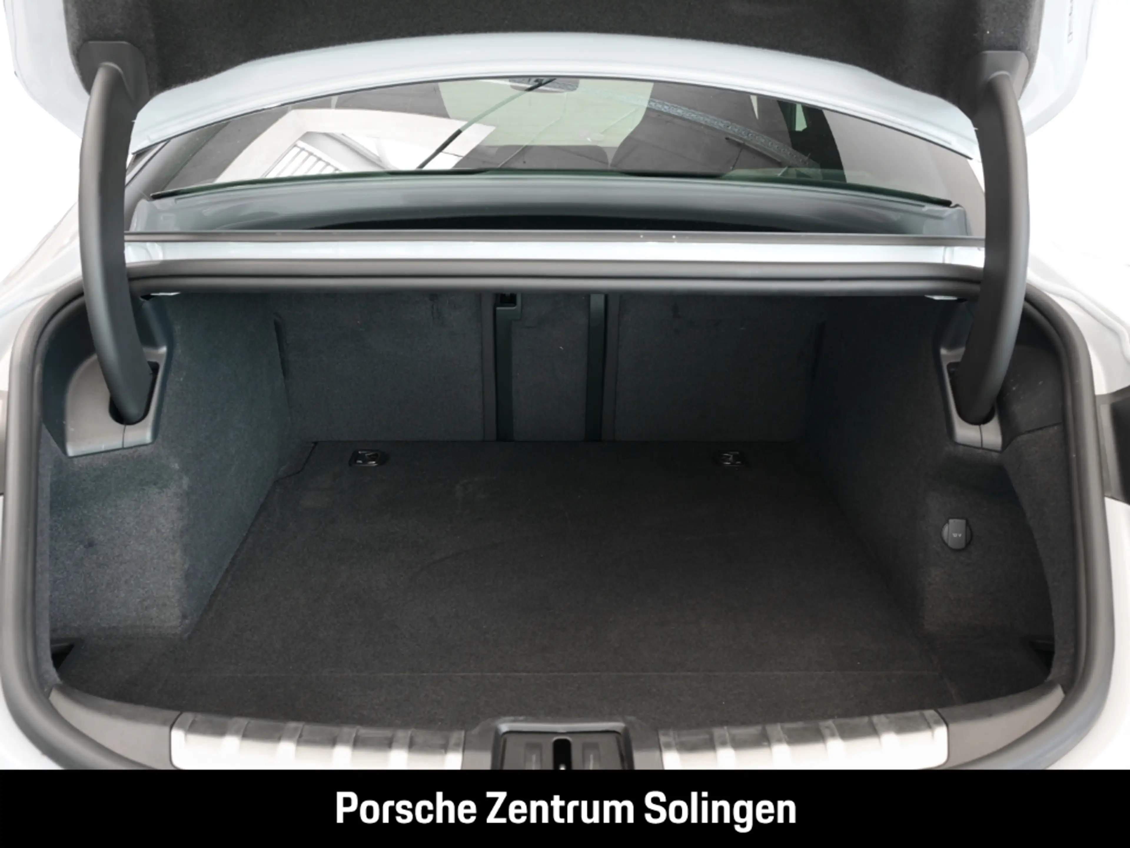 Porsche Taycan 4 Bose HeadUp Abstand Panorama 21'' Spyder — photo 10