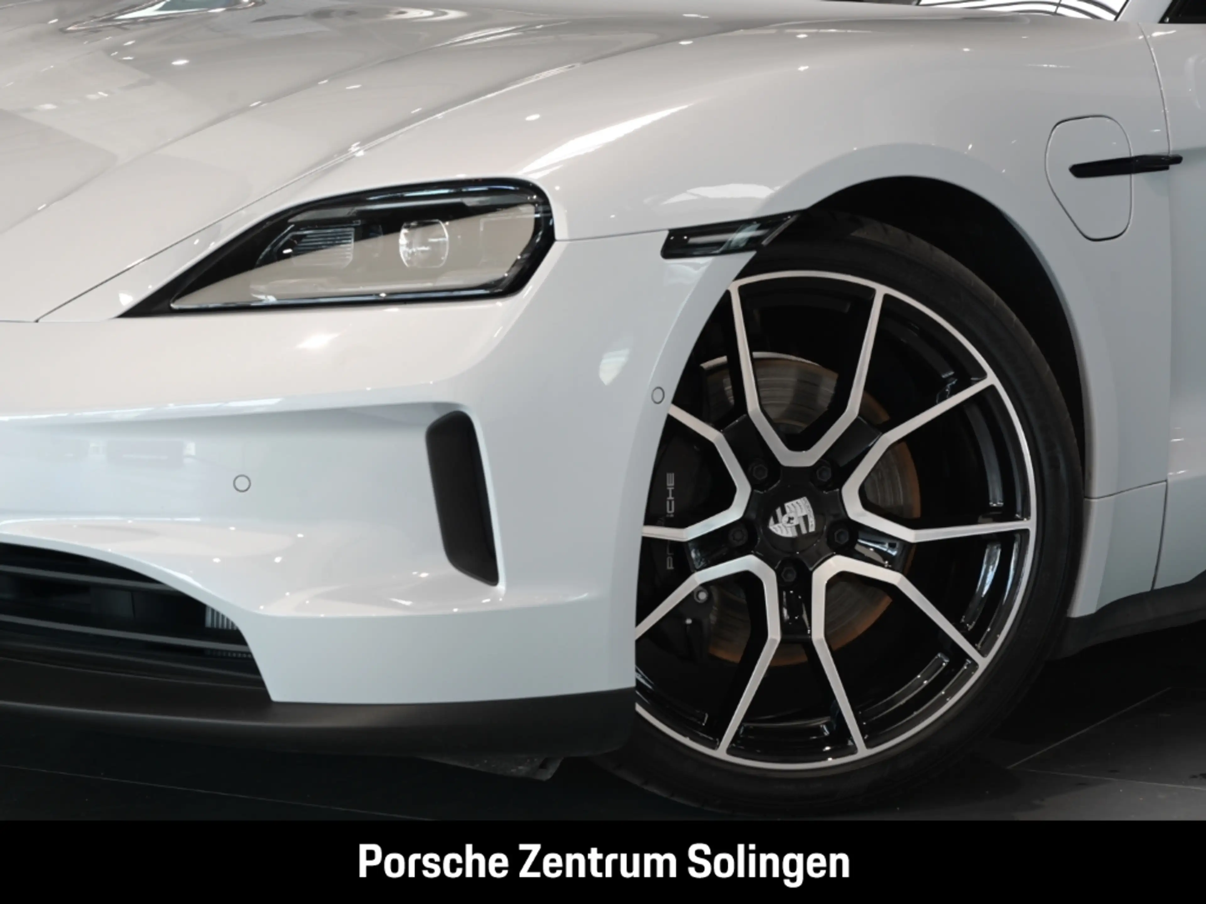 Porsche Taycan 4 Bose HeadUp Abstand Panorama 21'' Spyder — photo 7