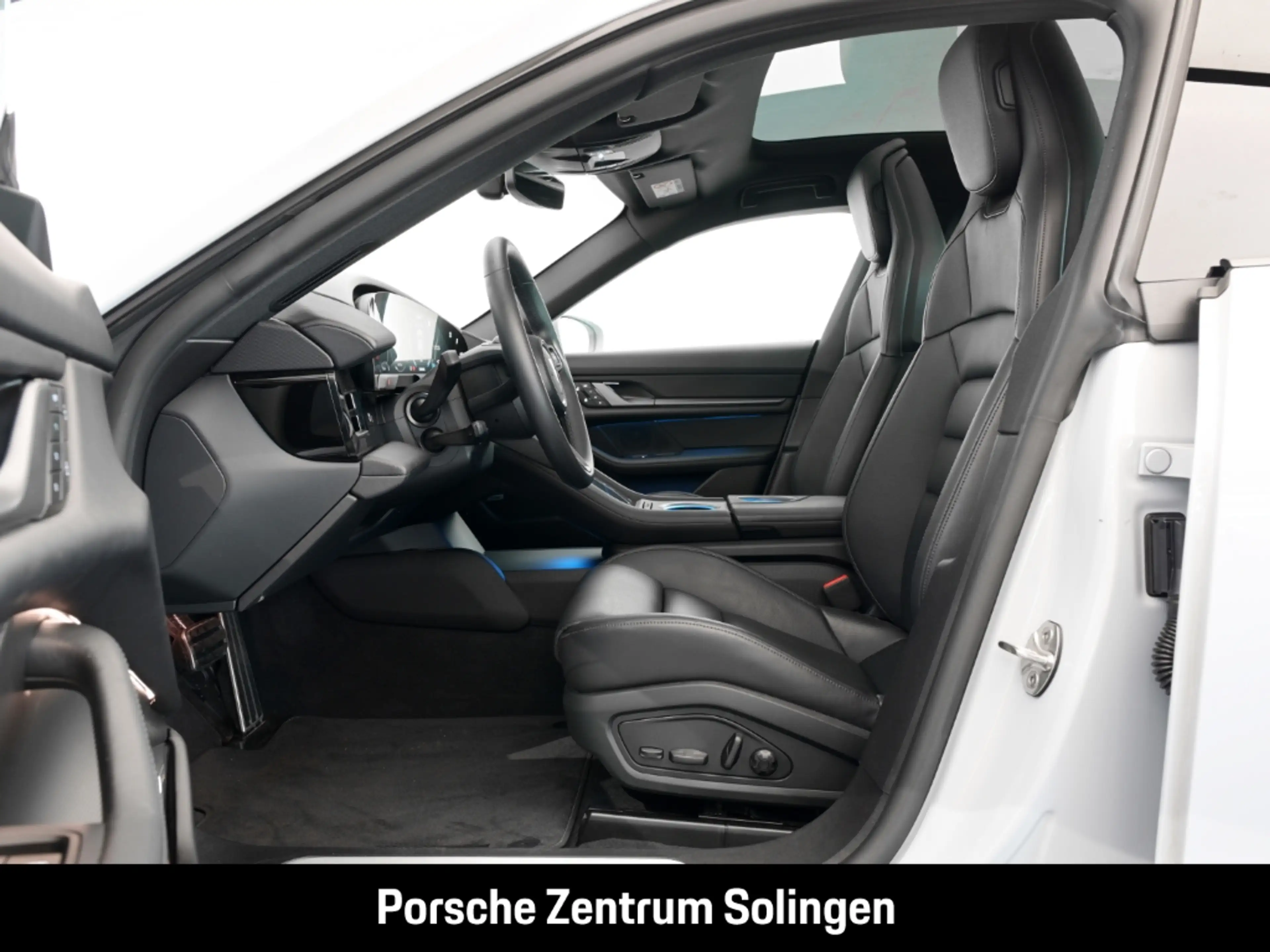 Porsche Taycan 4 Bose HeadUp Abstand Panorama 21'' Spyder — photo 12
