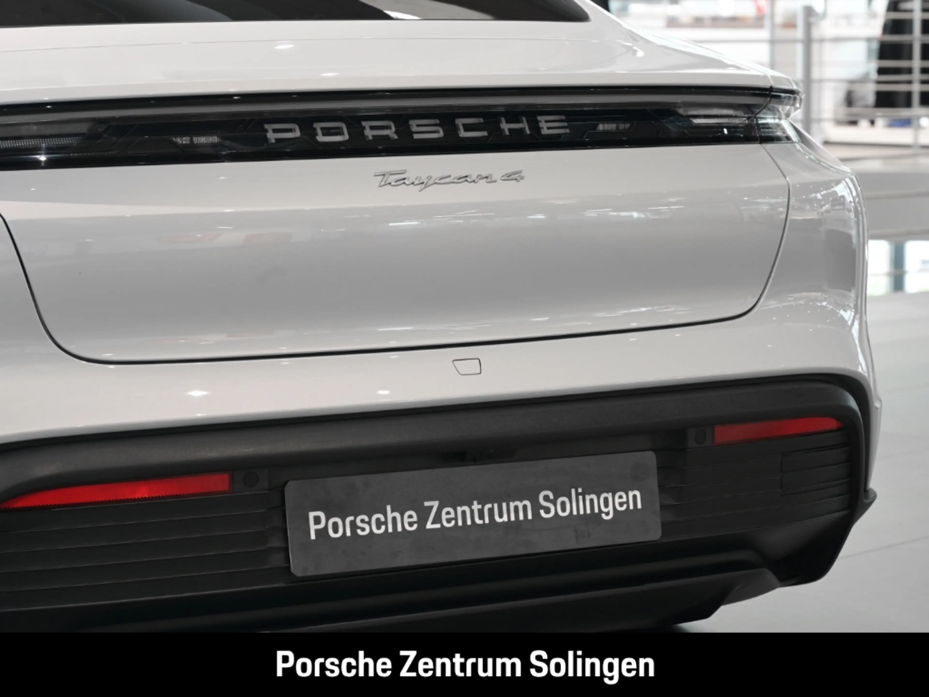 Porsche Taycan 4 Bose HeadUp Abstand Panorama 21'' Spyder — photo 8