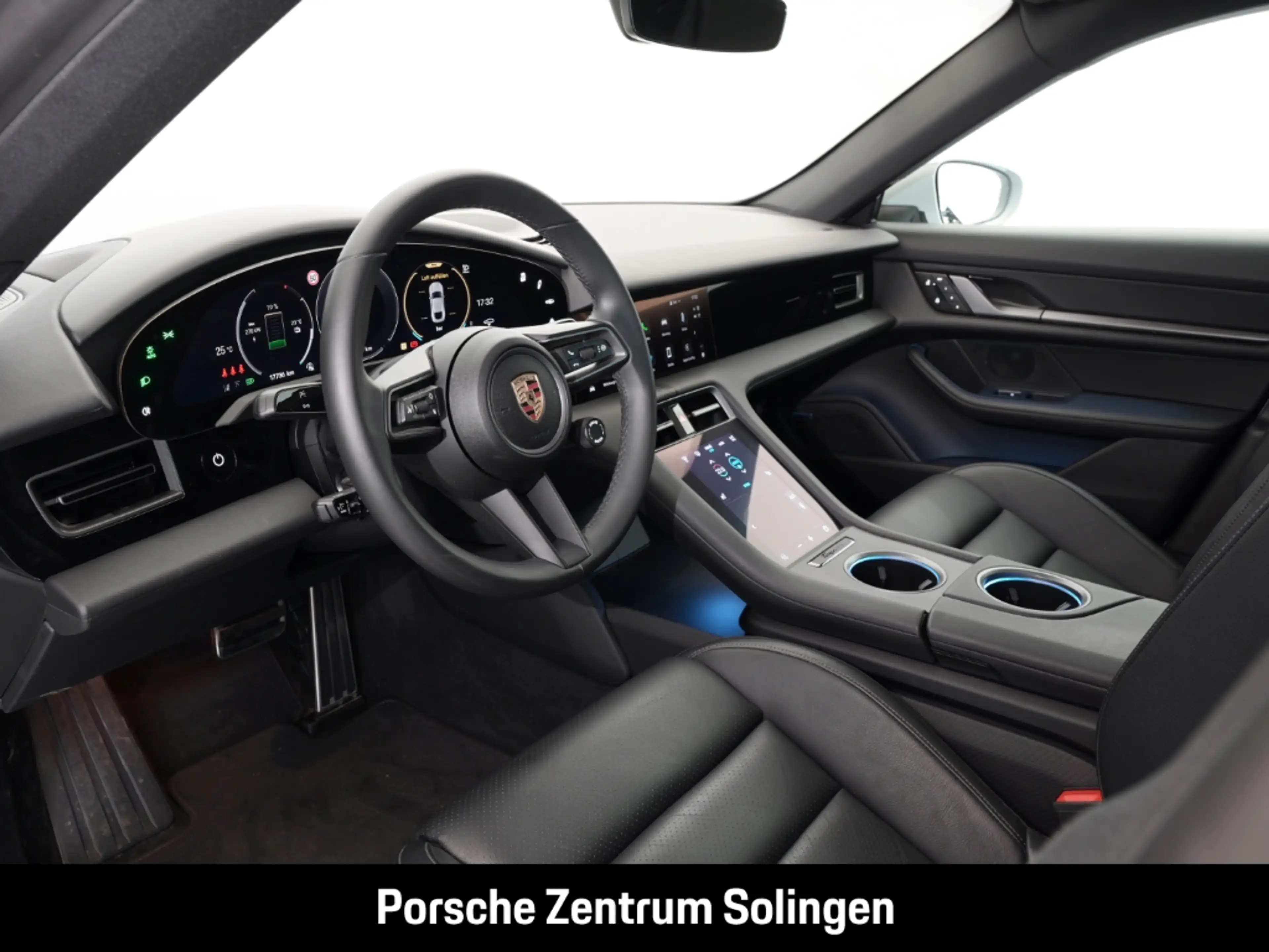 Porsche Taycan 4 Bose HeadUp Abstand Panorama 21'' Spyder — photo 11