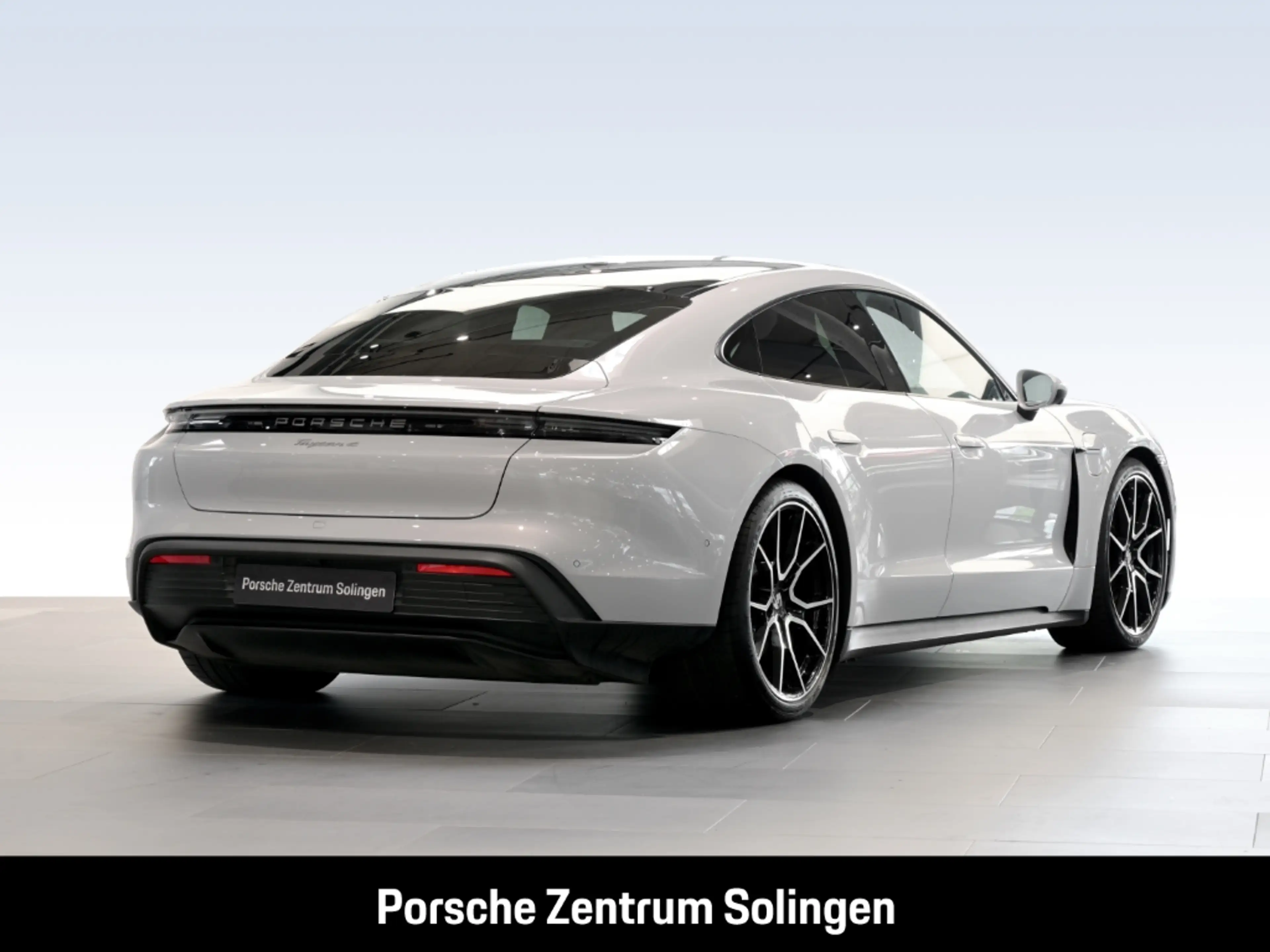 Porsche Taycan 4 Bose HeadUp Abstand Panorama 21'' Spyder — photo 4