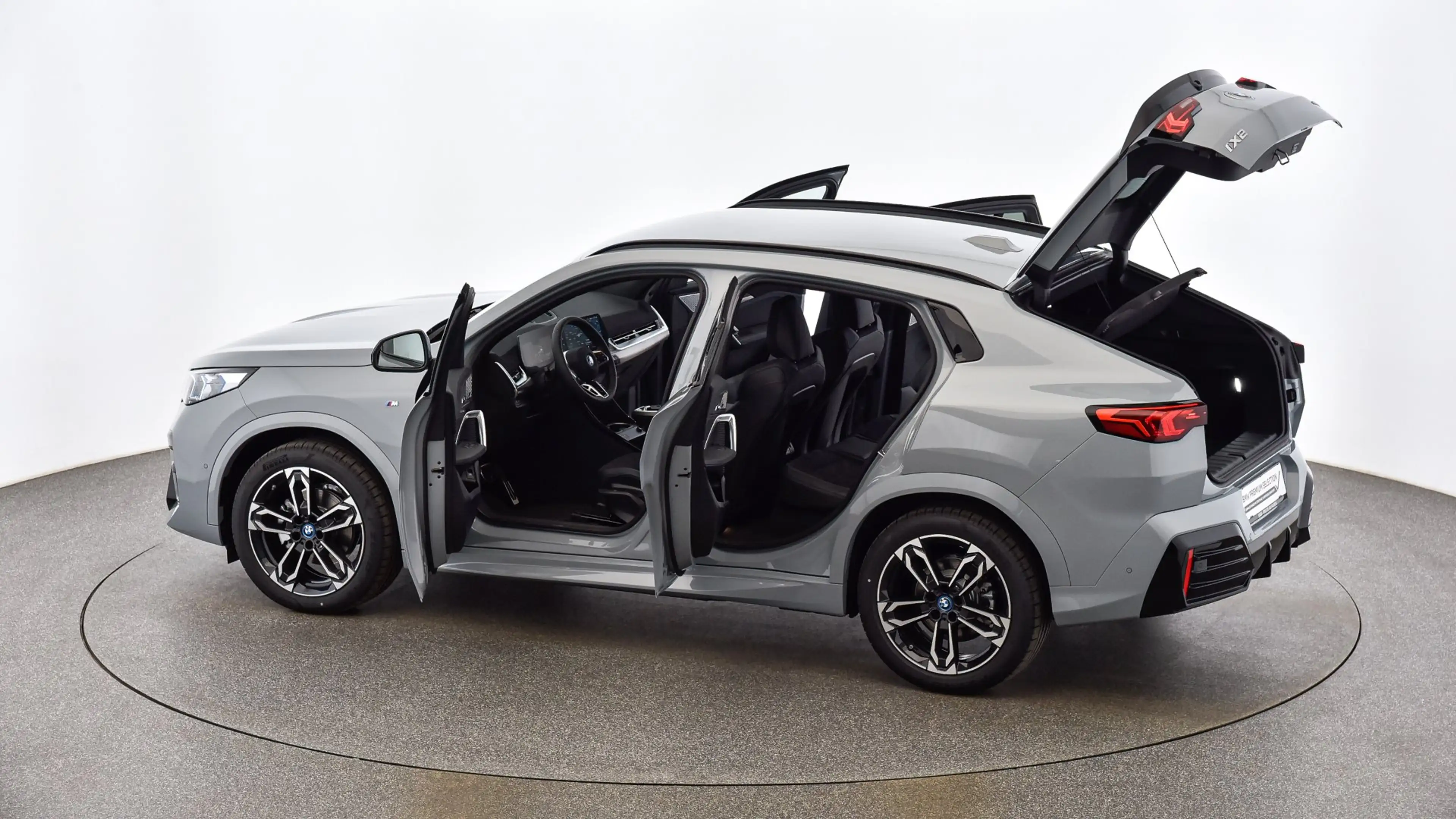 BMW iX2 eDrive20 — photo 13
