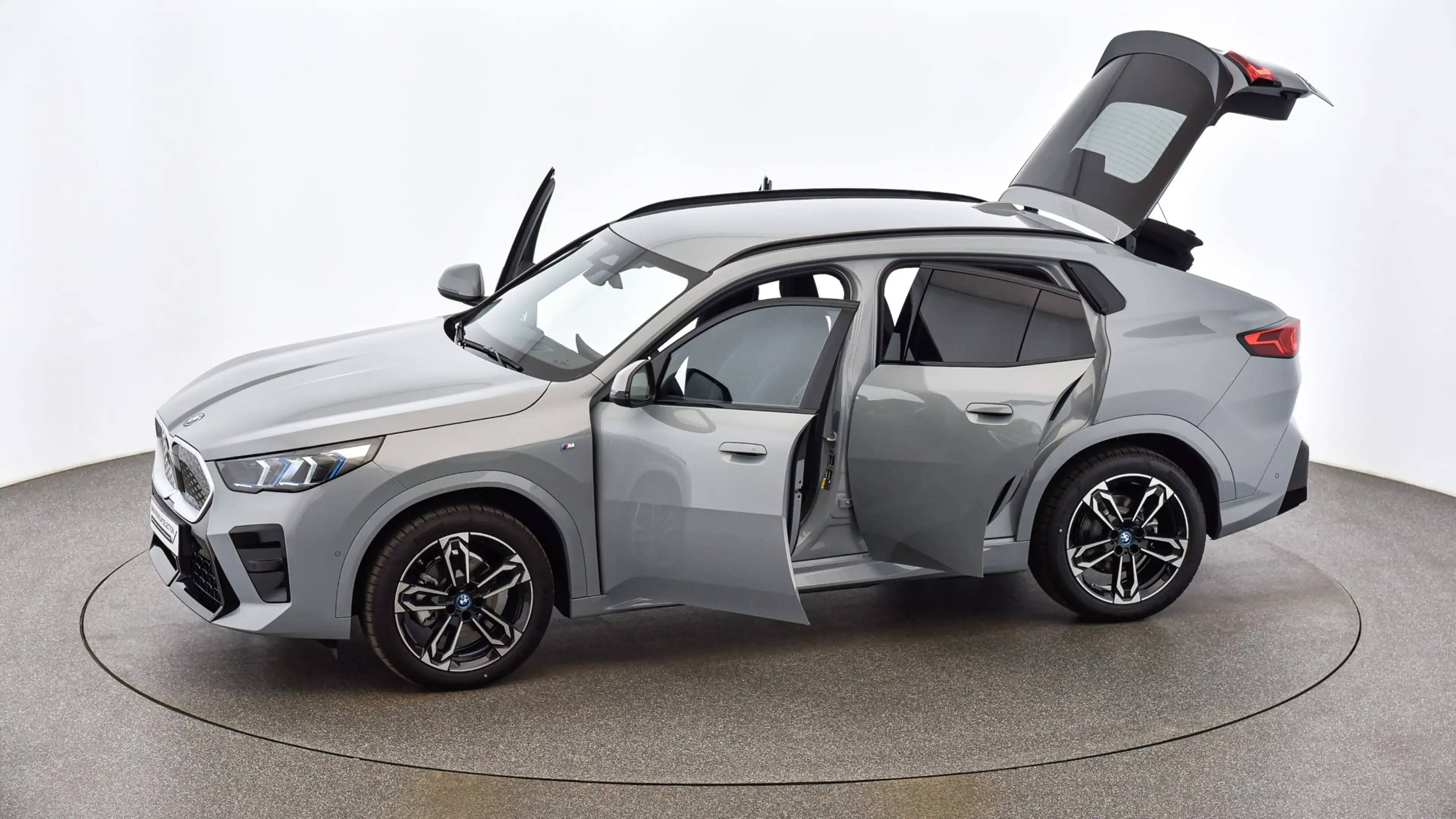 BMW iX2 eDrive20 — photo 15