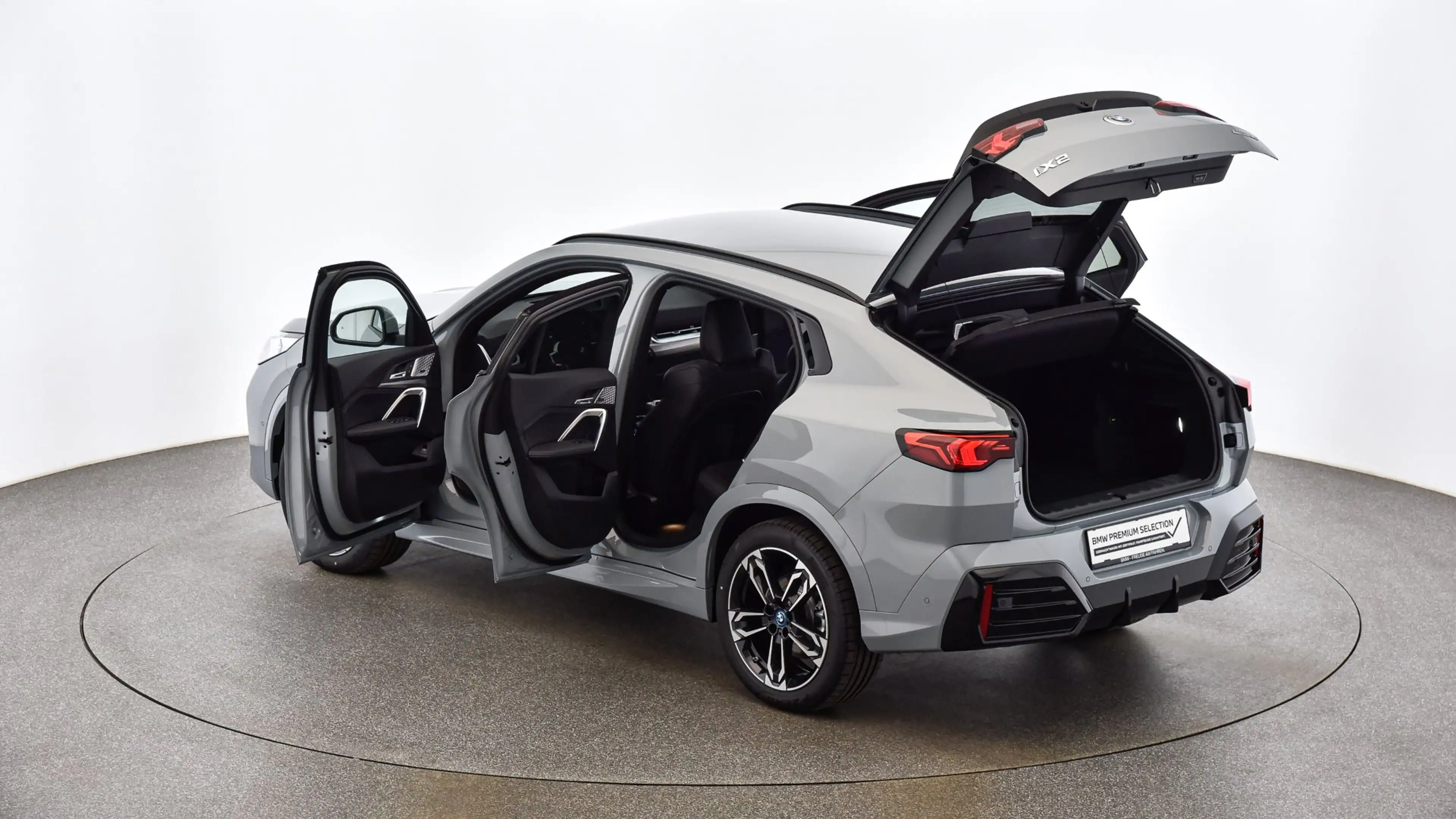 BMW iX2 eDrive20 — photo 12