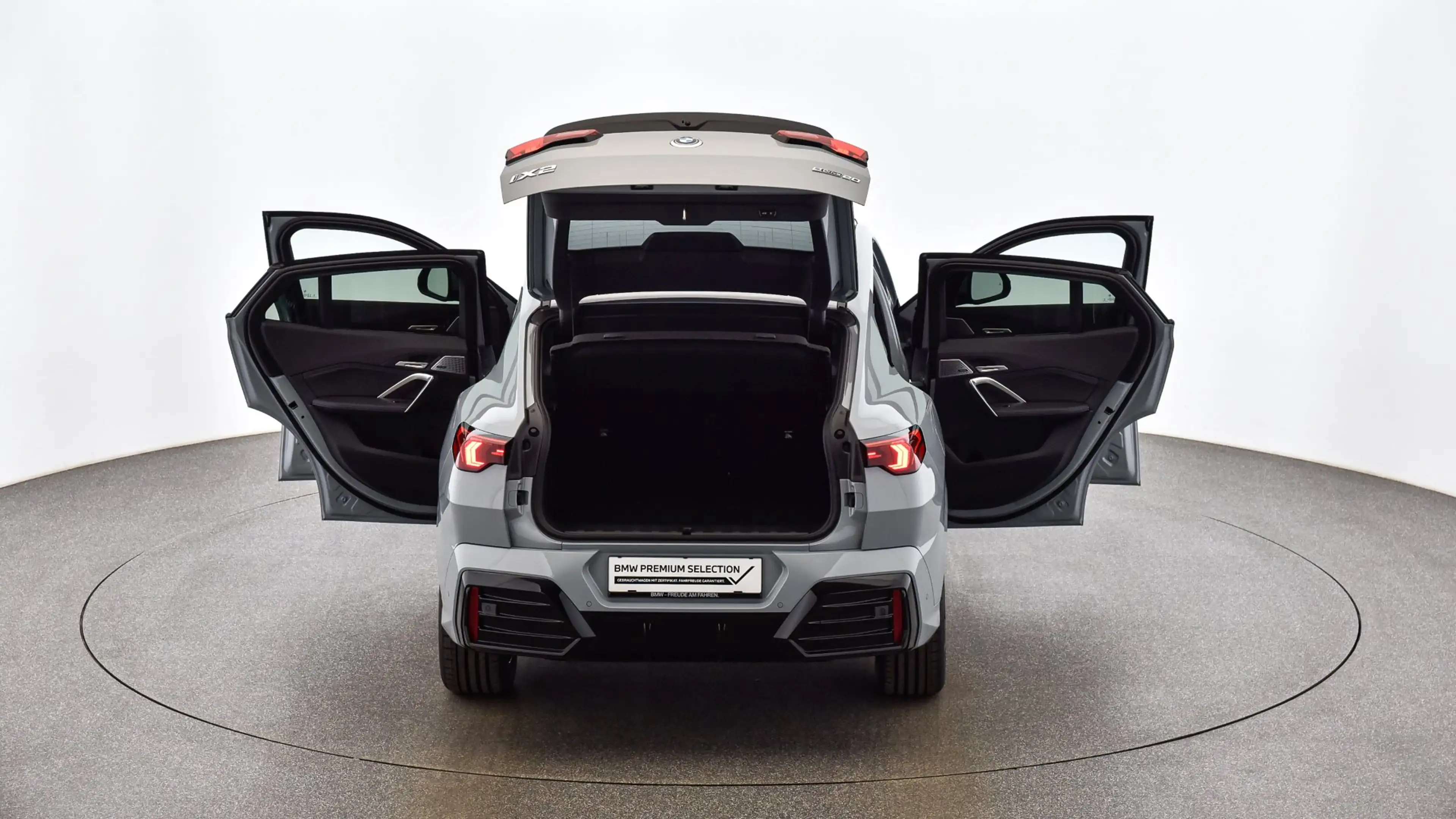 BMW iX2 eDrive20 — photo 10