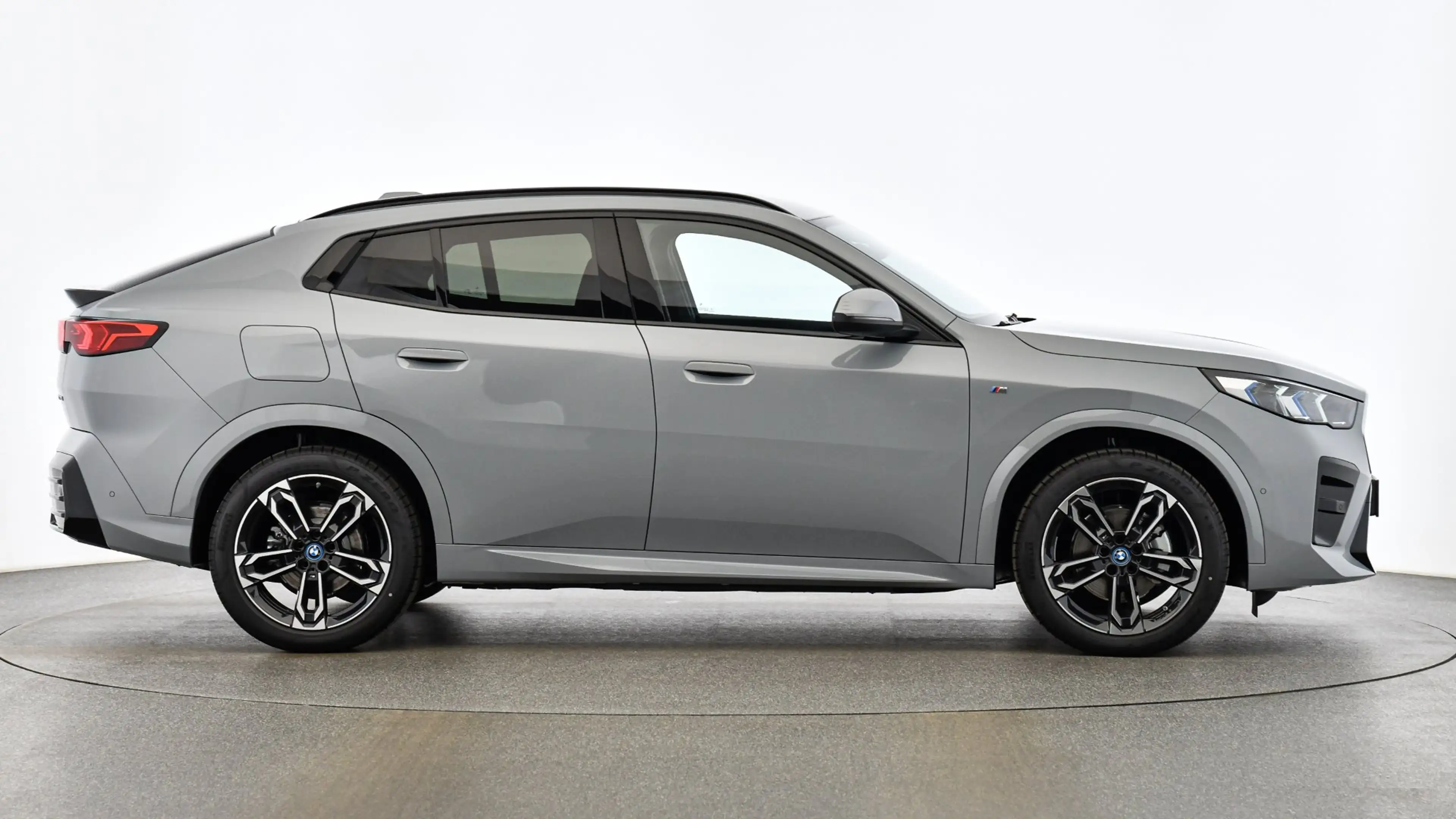 BMW iX2 eDrive20 — photo 6