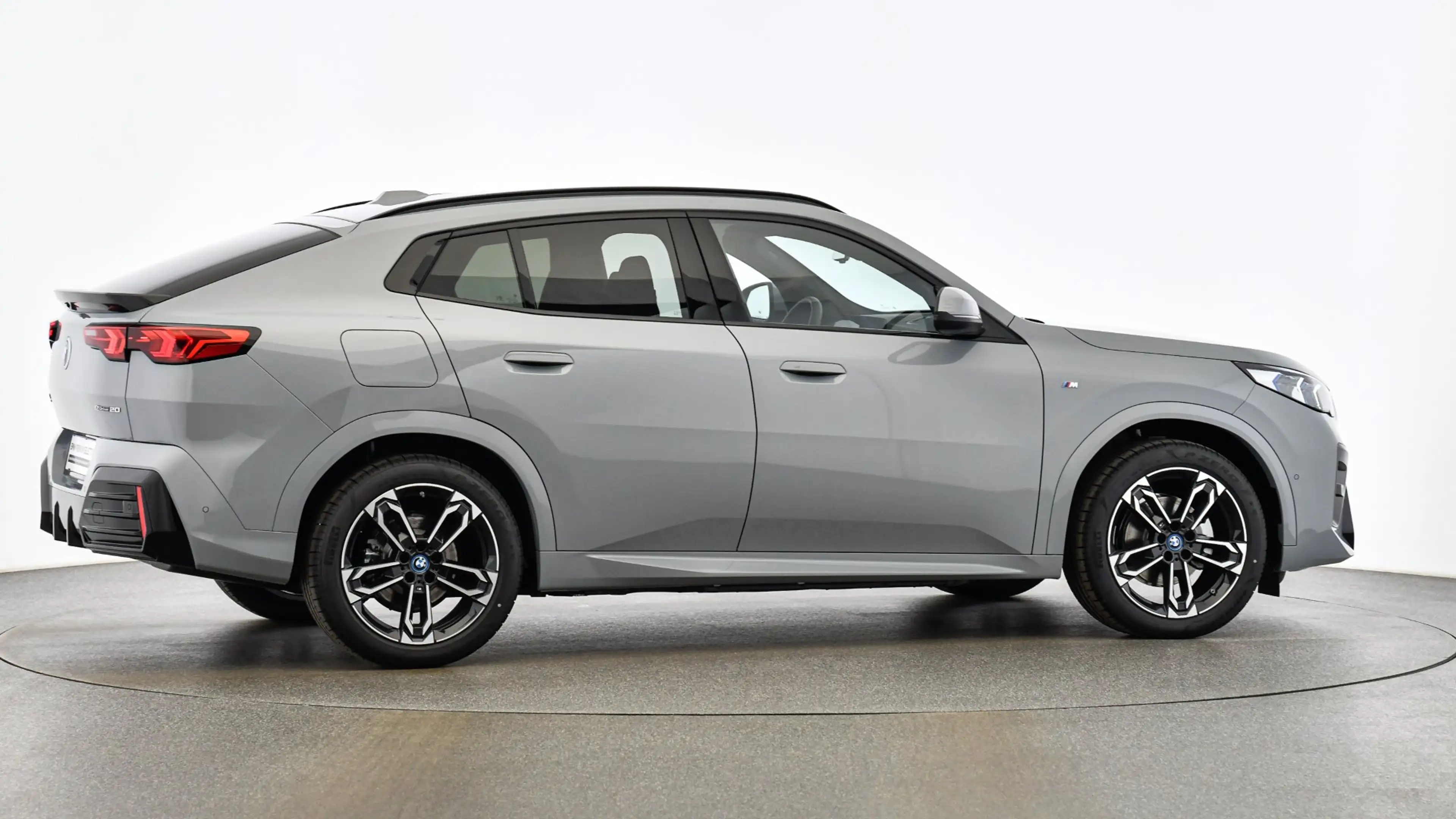 BMW iX2 eDrive20 — photo 7
