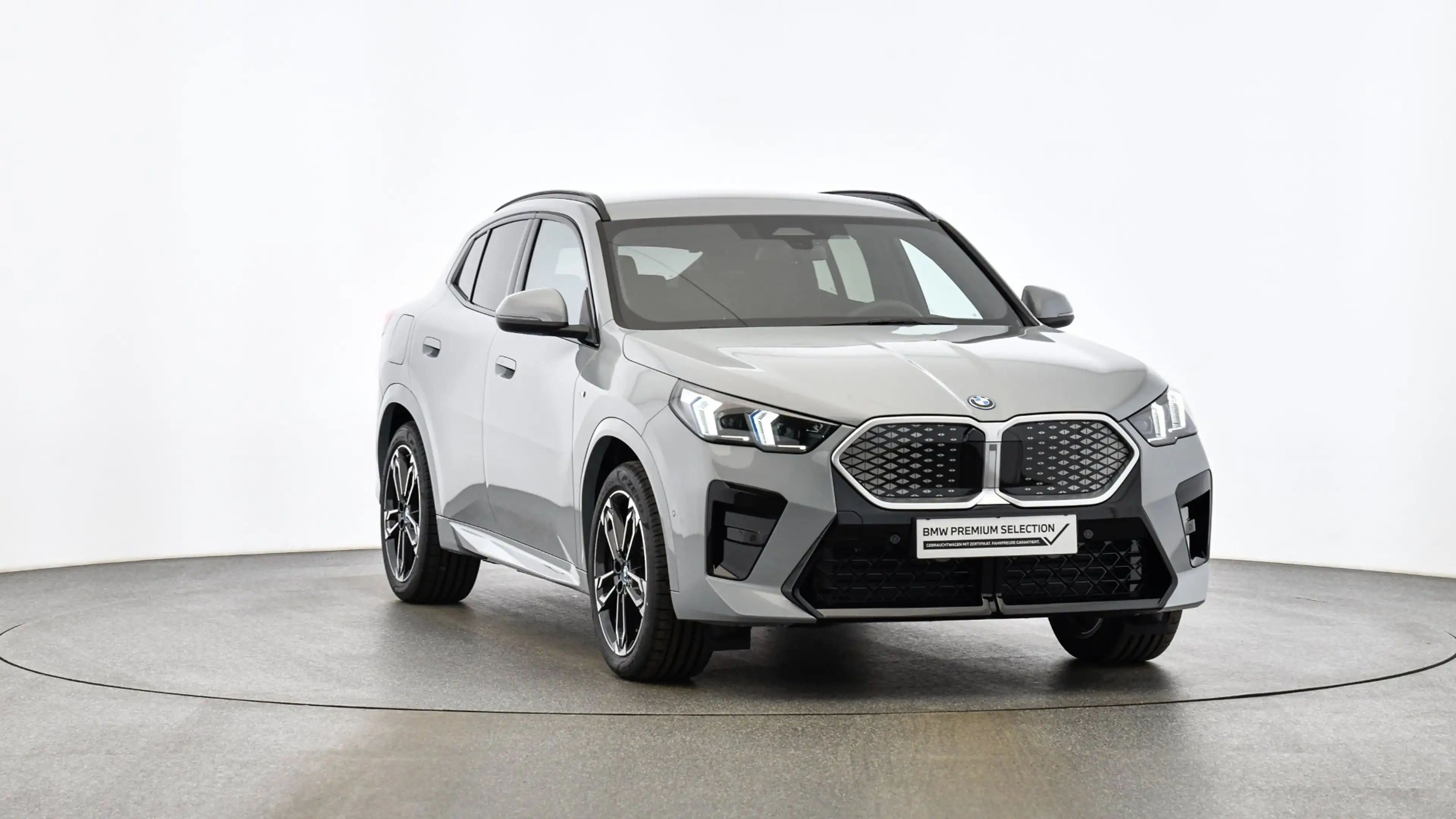 BMW iX2 eDrive20 — photo 3