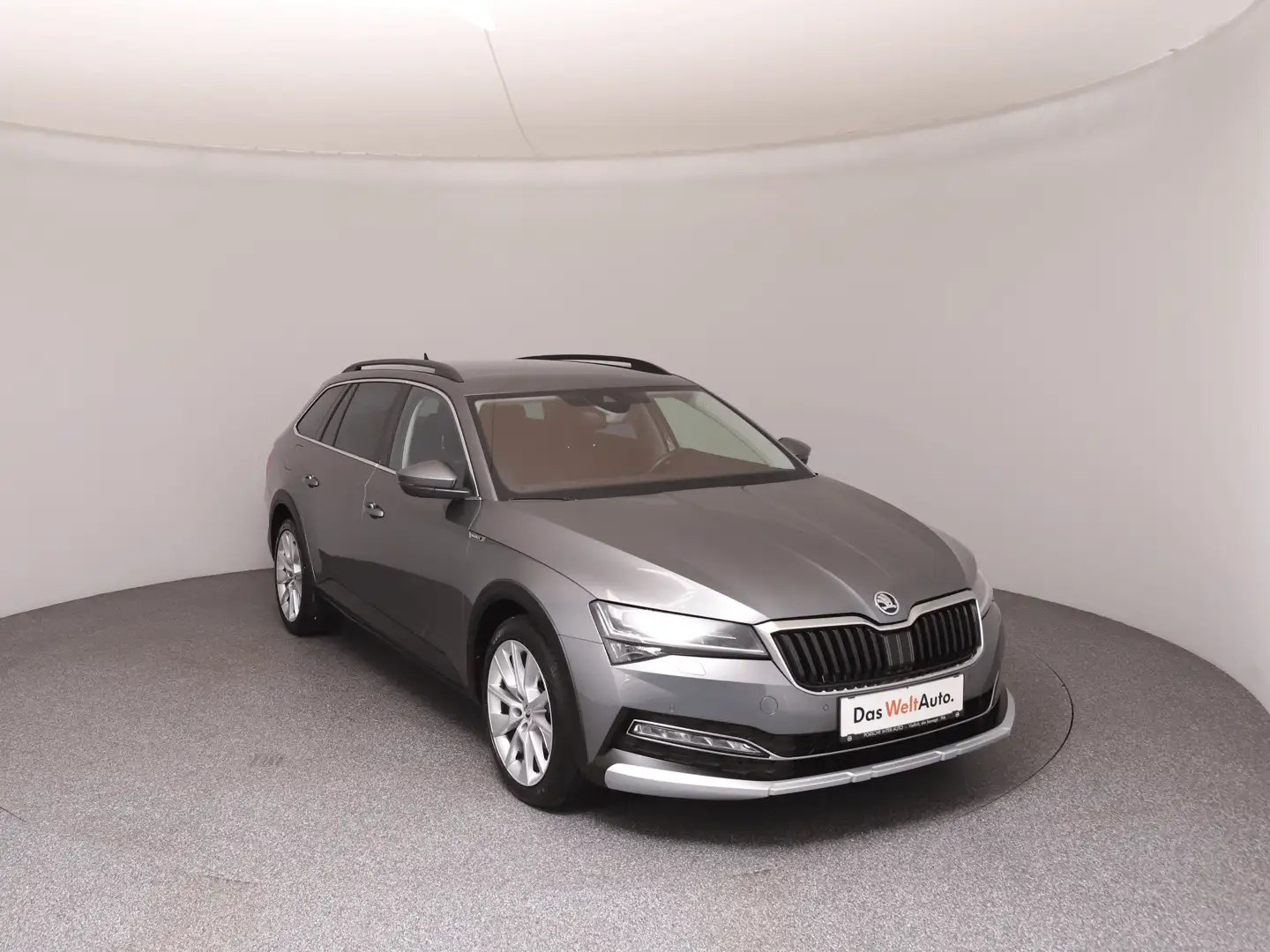 Skoda Superb 4x4 SCOUT TDI DSG Grau - 2