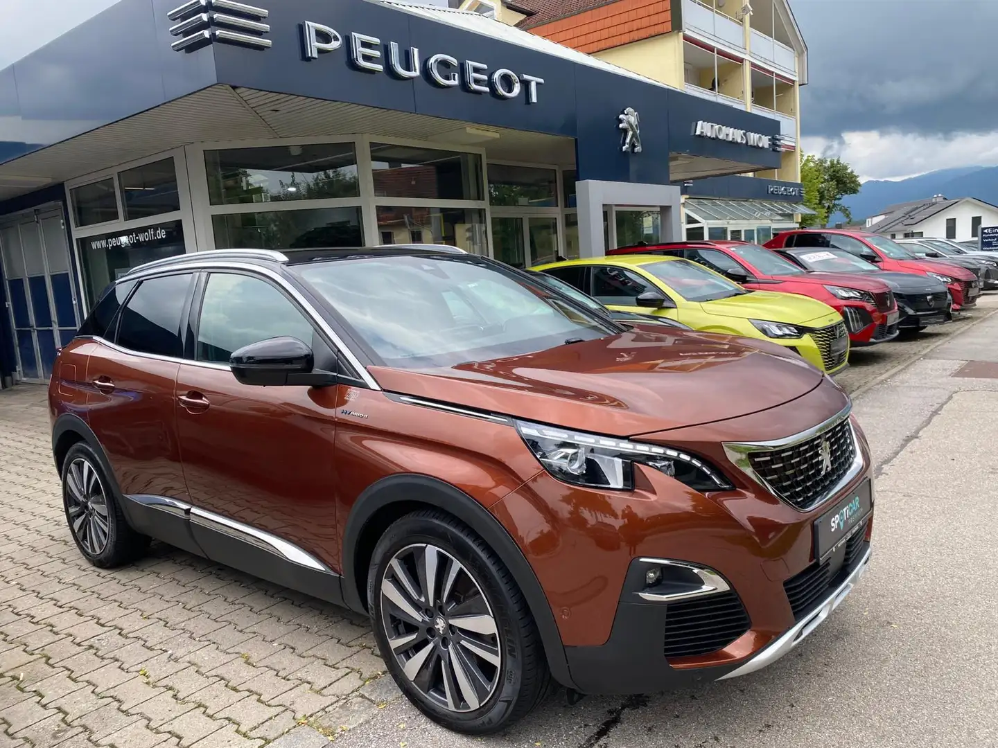 Peugeot 3008 GT Hybrid4 300 Bruin - 1