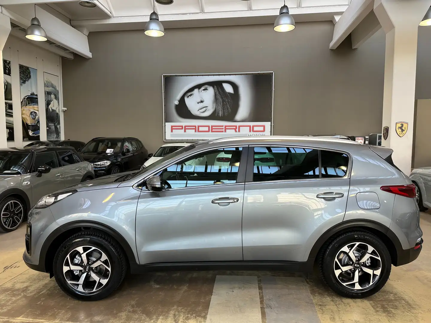 Kia Sportage 1.6 ecogpl Business Class - 17"-Telecamera-Carplay Grijs - 2