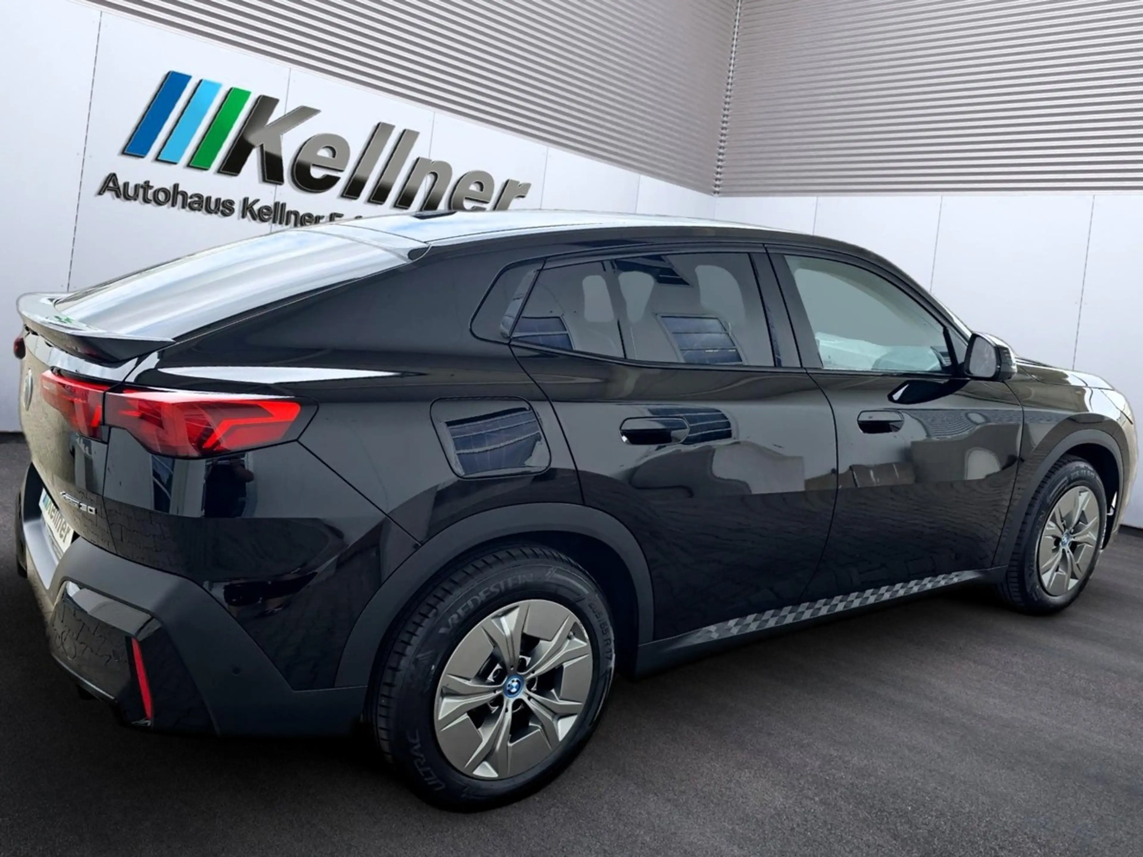 BMW iX2 xDr. 30 AHK+Head-Up+Harman&Kardon+360Cam+ACC — photo 7