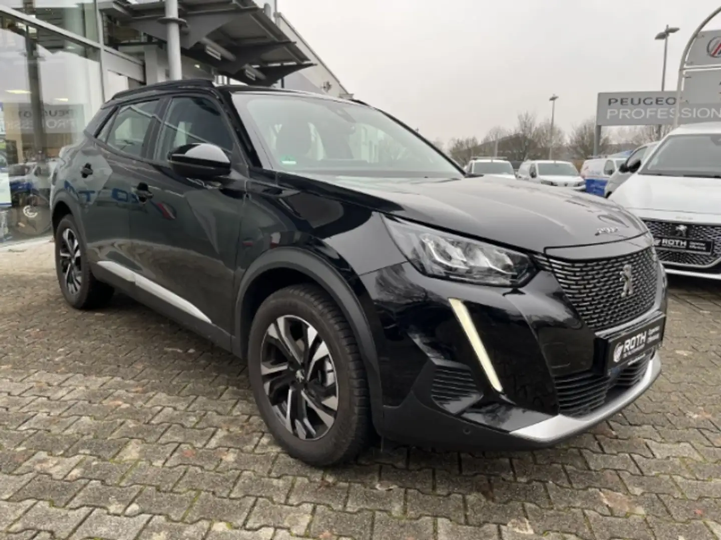 Peugeot 2008 PureTech 130 Allure Navi LED Klimaautom Black - 2