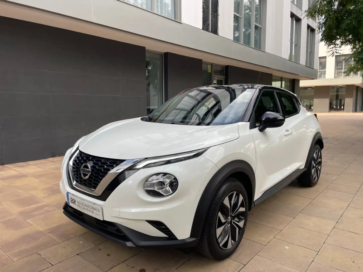 Nissan Juke 1.0 DIG-T Tekna 4x2 114 Weiß - 1