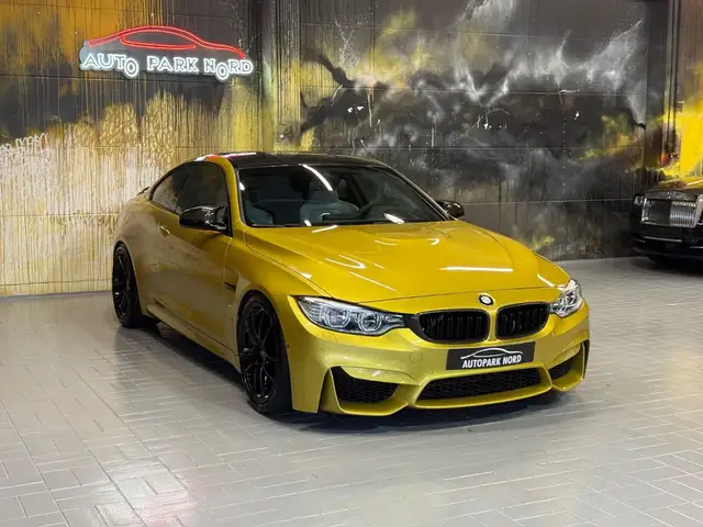 BMW M4 view 9