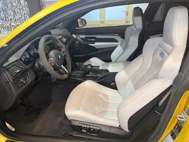 BMW M4 view 11