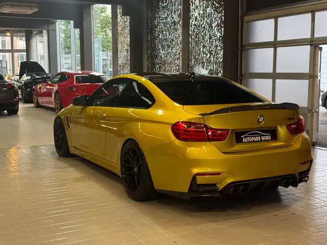 BMW M4 view 5