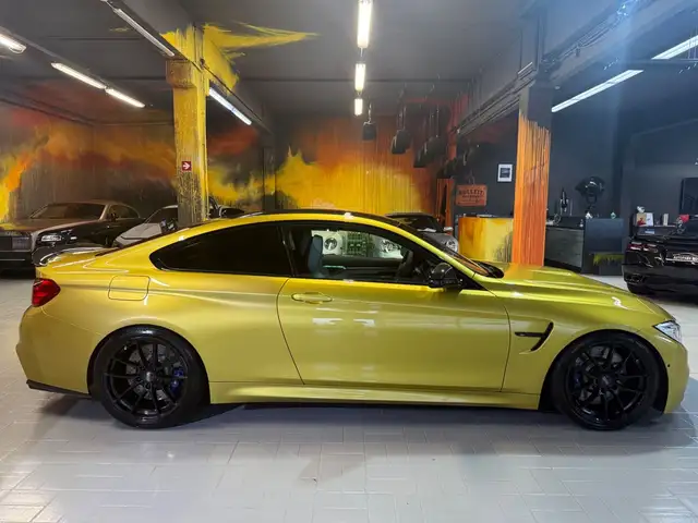 BMW M4 view 8
