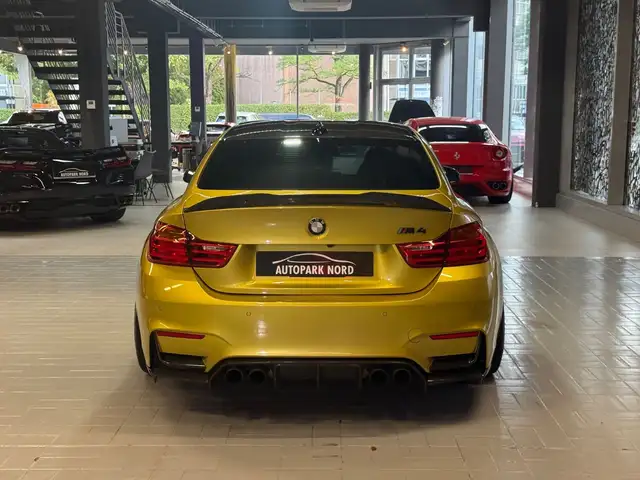 BMW M4 view 6