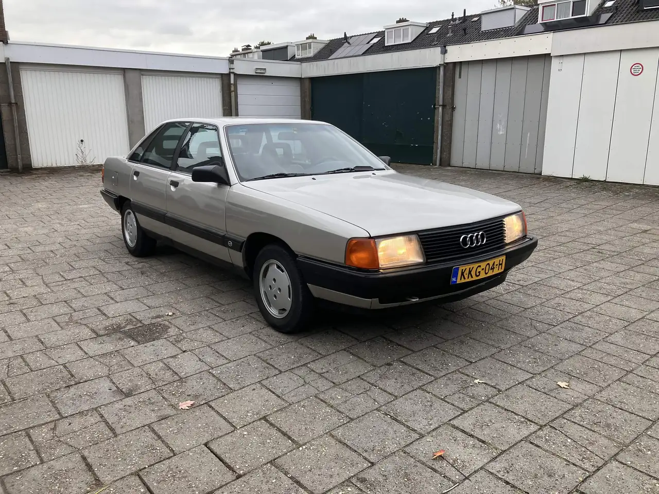 Audi 100