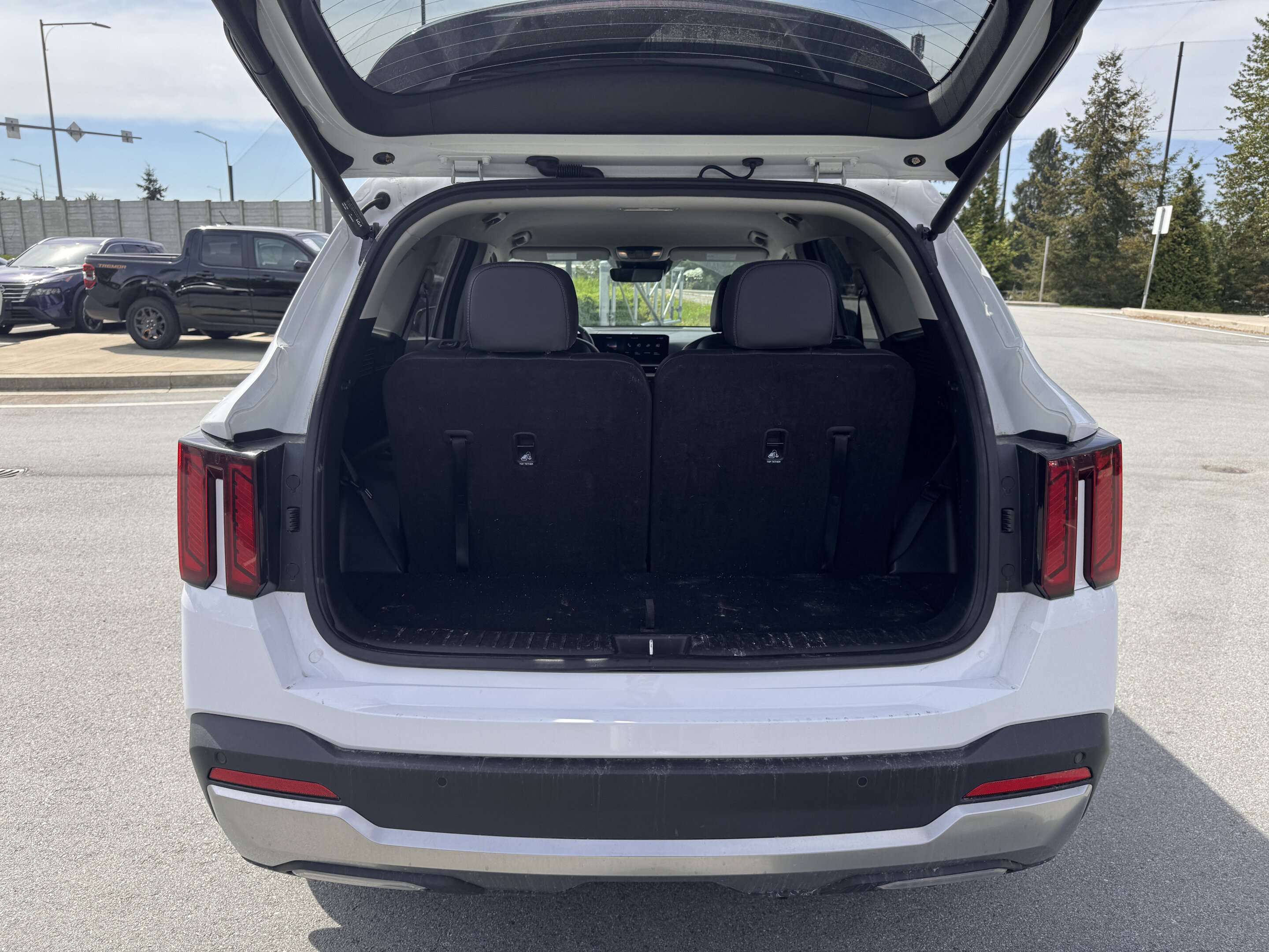 used 2025 Kia Sorento car, priced at $32,438