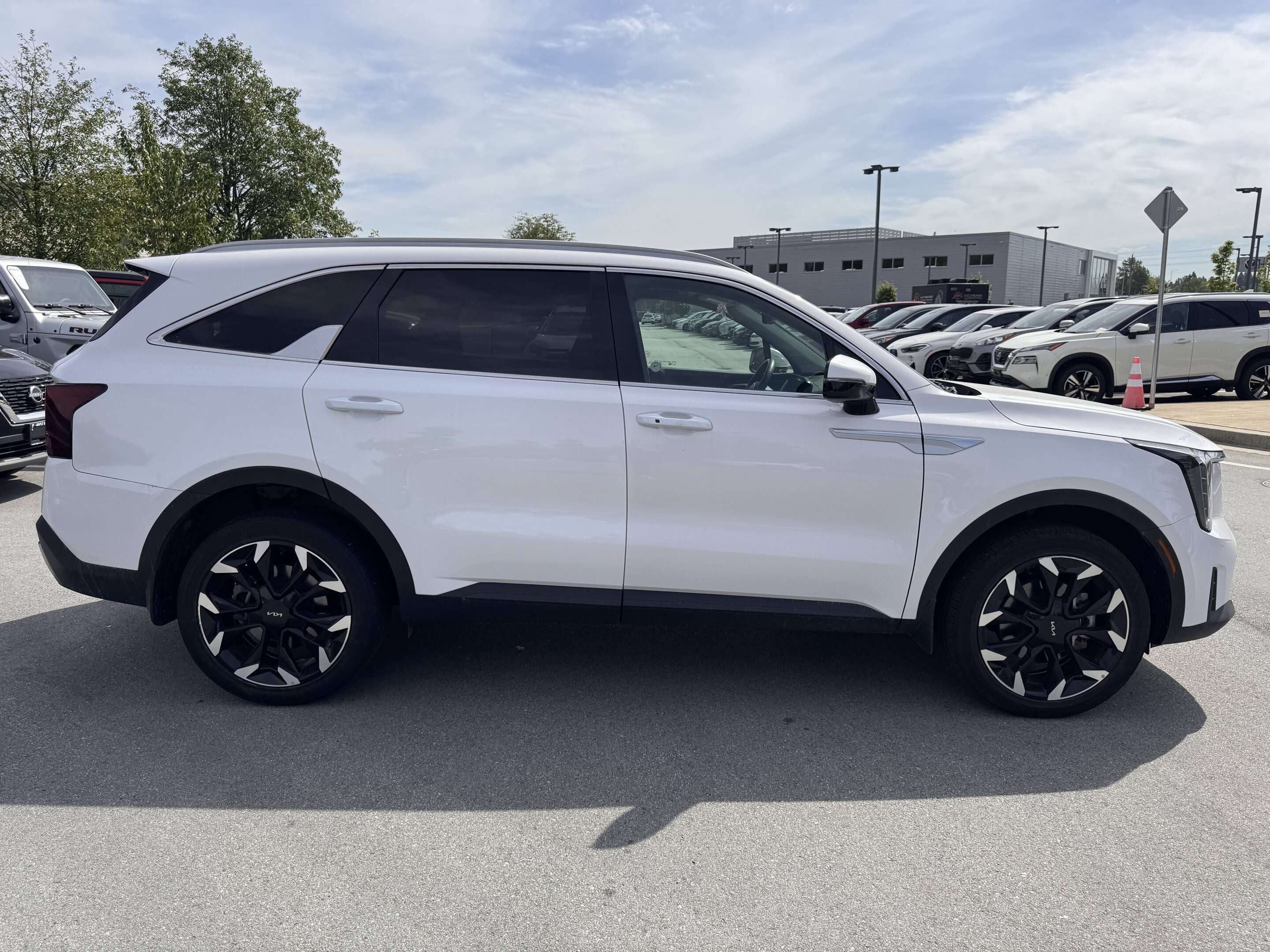 used 2025 Kia Sorento car, priced at $32,438
