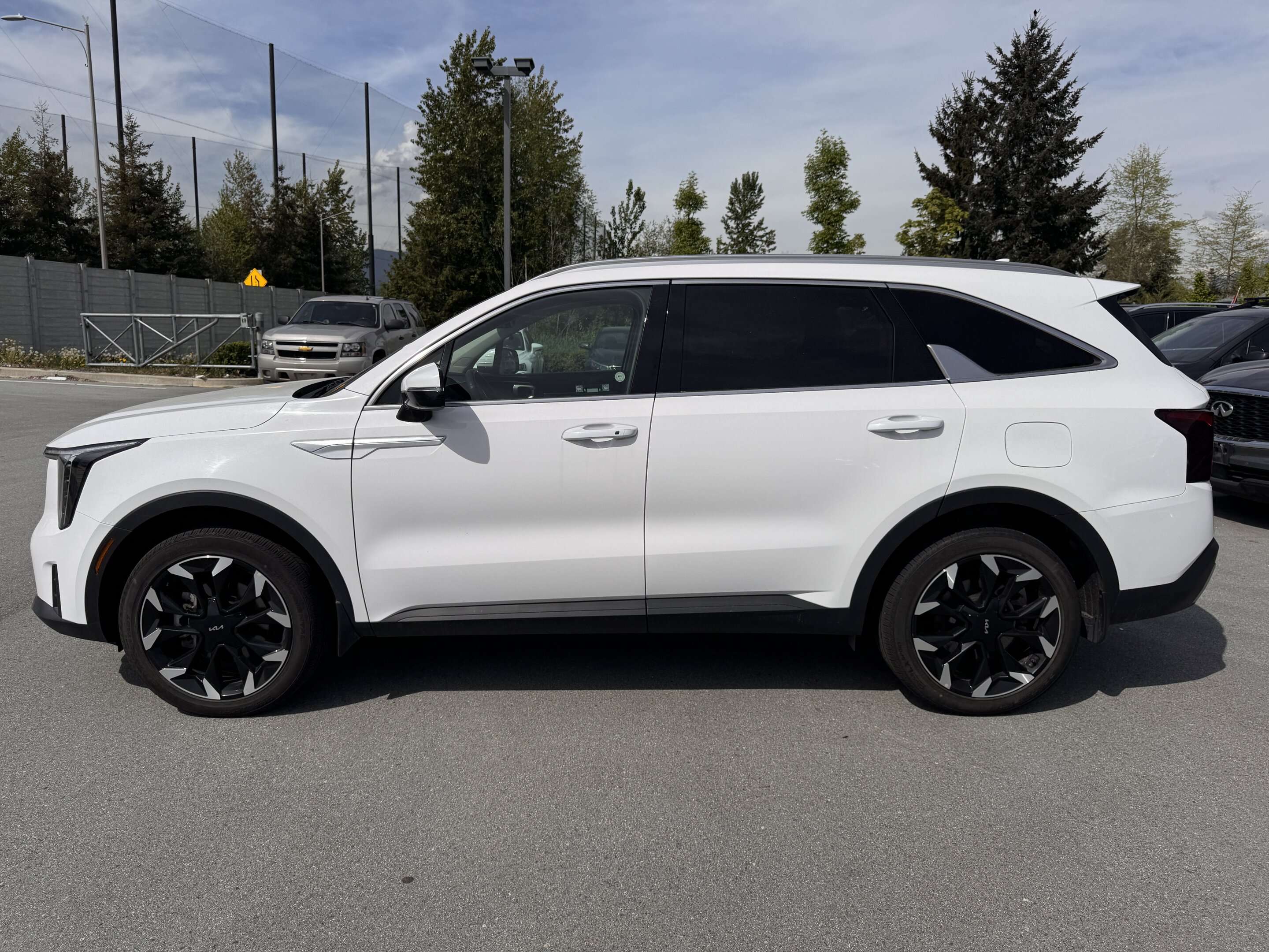 used 2025 Kia Sorento car, priced at $32,438