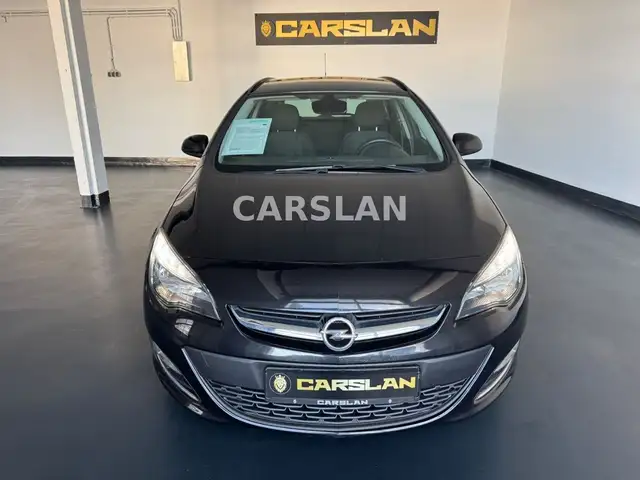 Opel Astra view 3