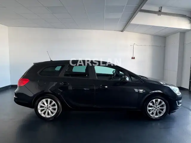 Opel Astra view 8