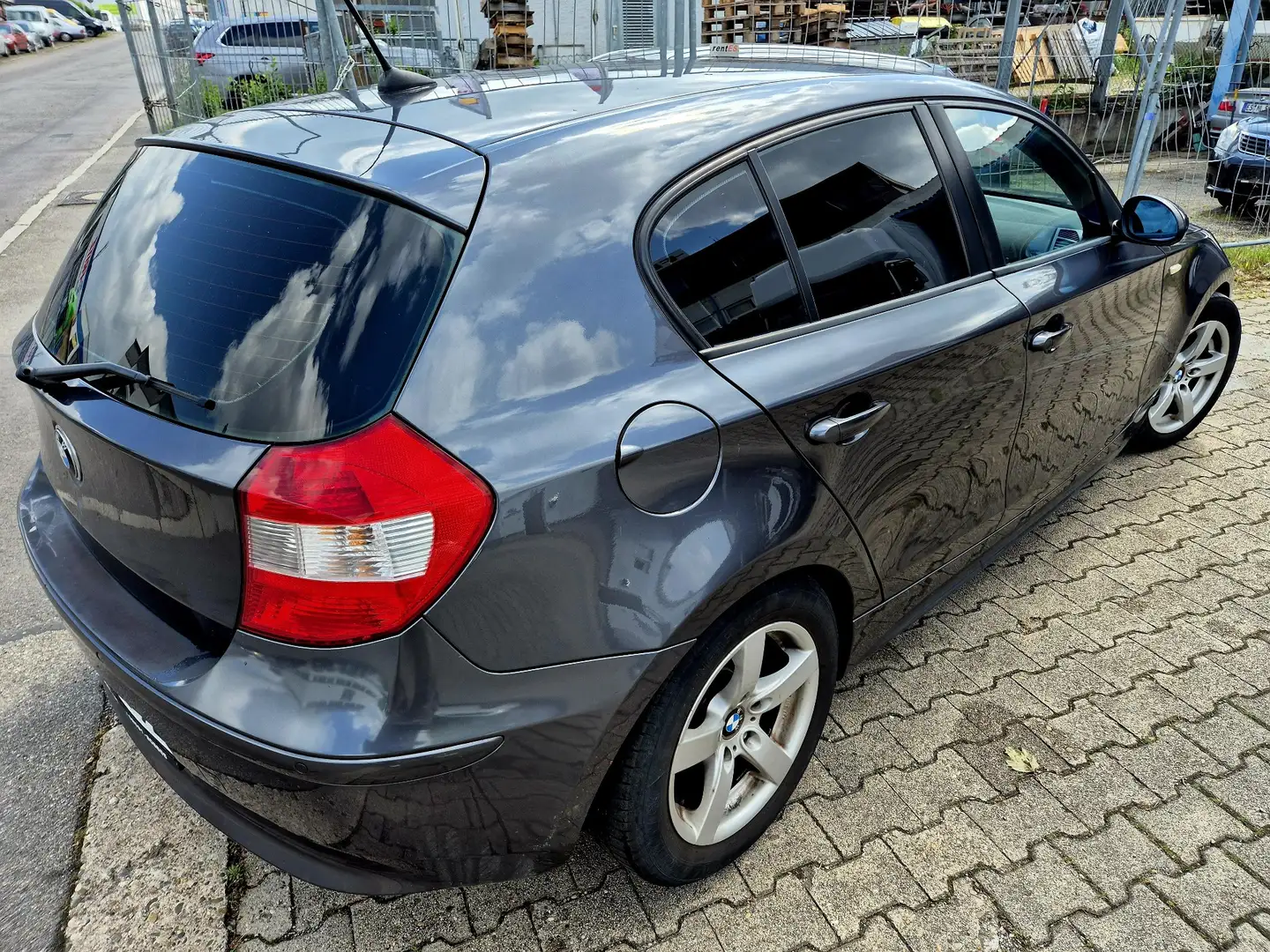 BMW 118 118i LEDER NAVI TÜV 09.2025 Grigio - 2