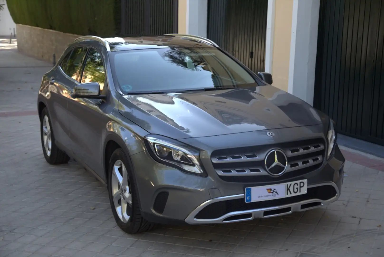 Mercedes-Benz GLA 180 Grau - 2