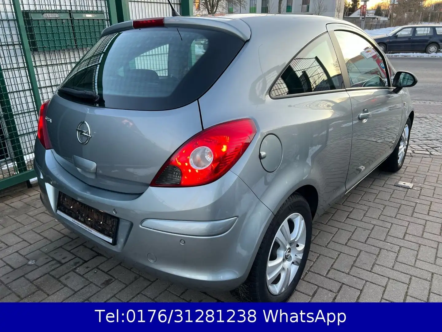 Opel Corsa D 1.4 Active !! Tüv-Service Neu !! Top Срібний - 2