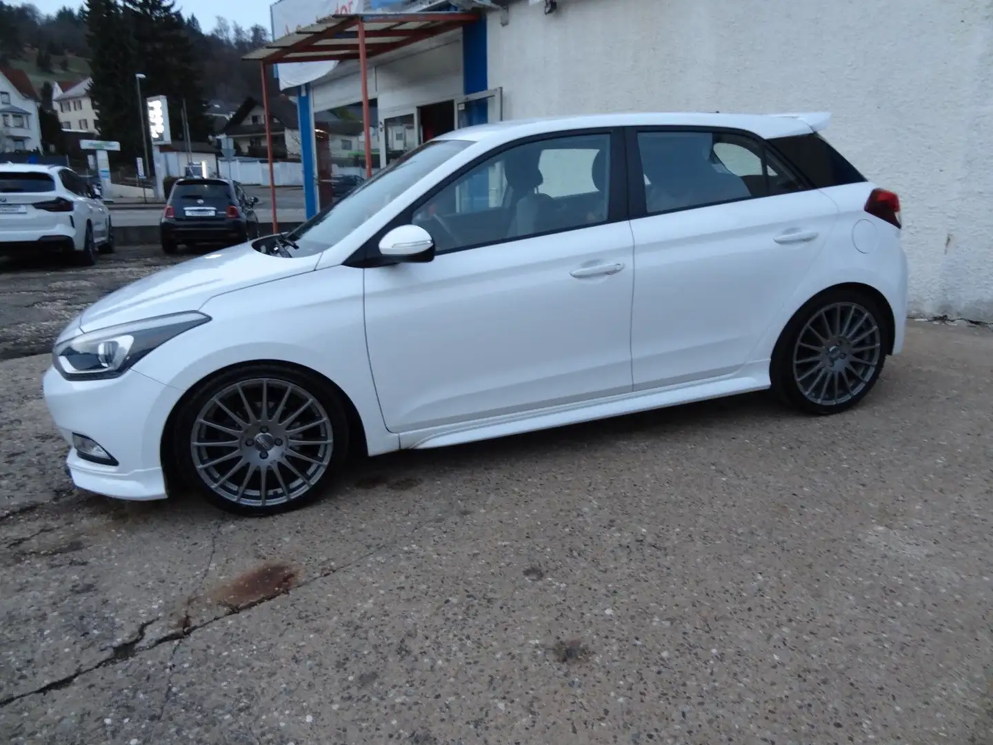 Hyundai i20 Sport/OZ-Felgen/Navi/Kamera/SitzH/ Weiß - 2