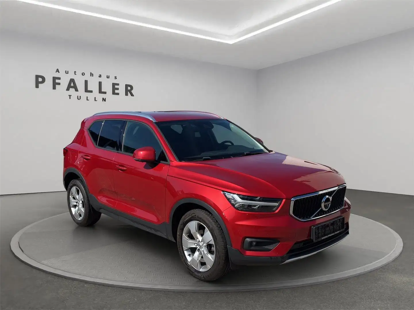 Volvo XC40 T3 Momentum Geartronic Rot - 2