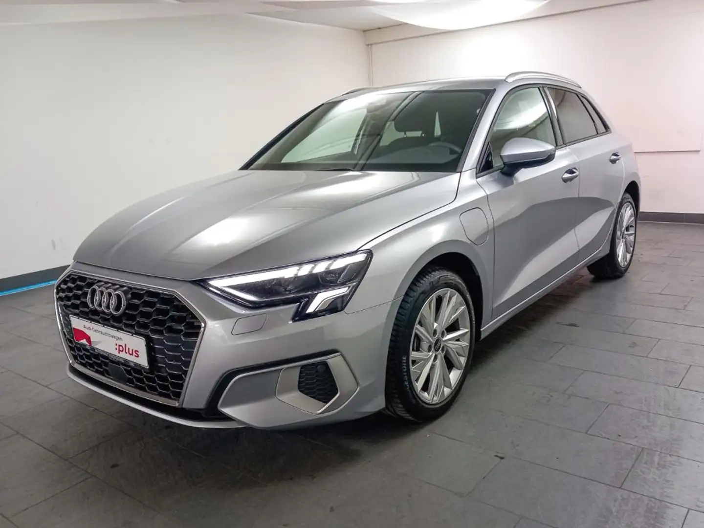 Audi A3 Sportback TFSI e Advanced 5JGar Business PDC Virtu Silber - 2