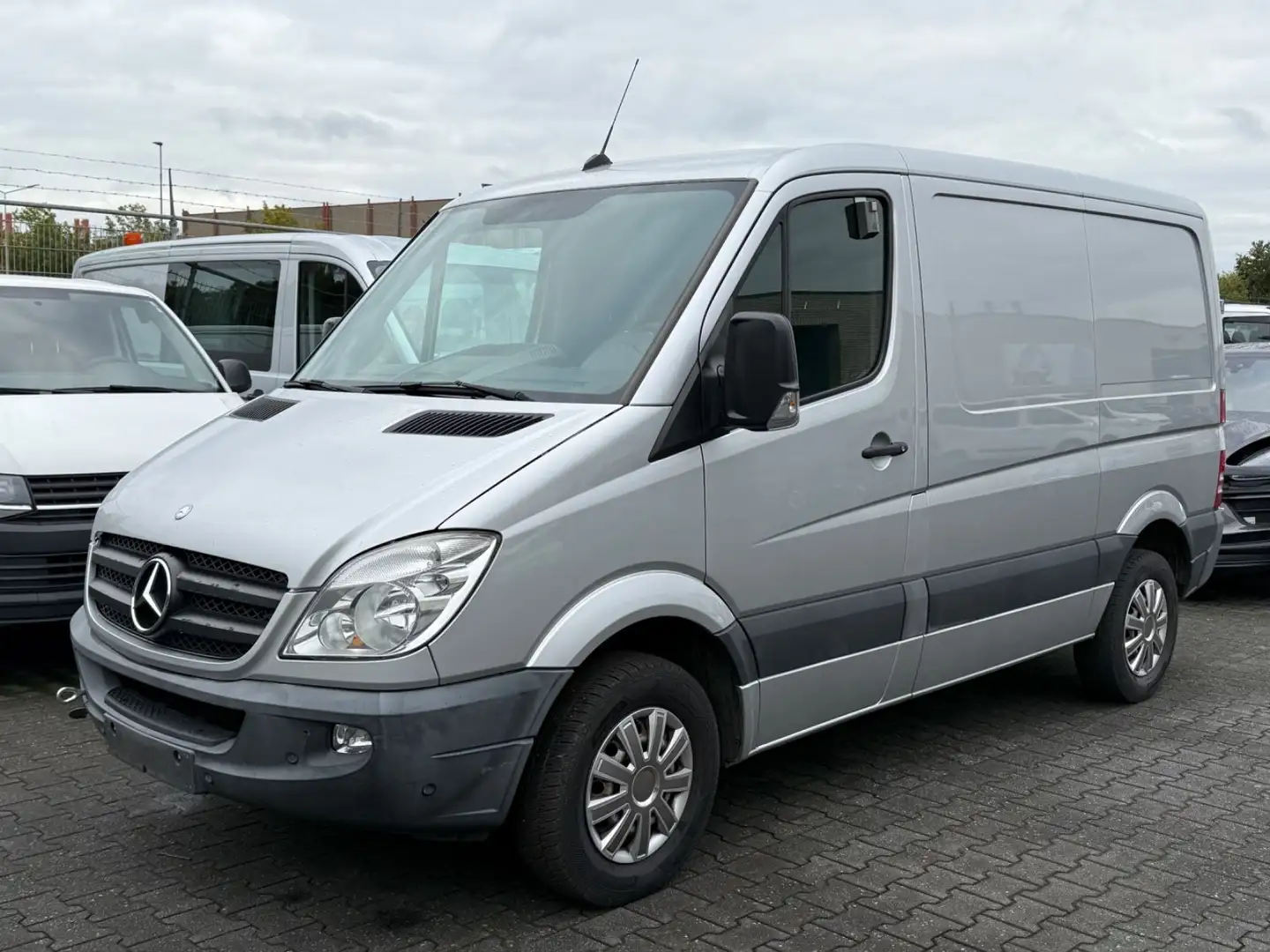 Mercedes-Benz Sprinter II Kasten 213 CDI L1H1 *MOTORSCHADEN!* Silber - 1