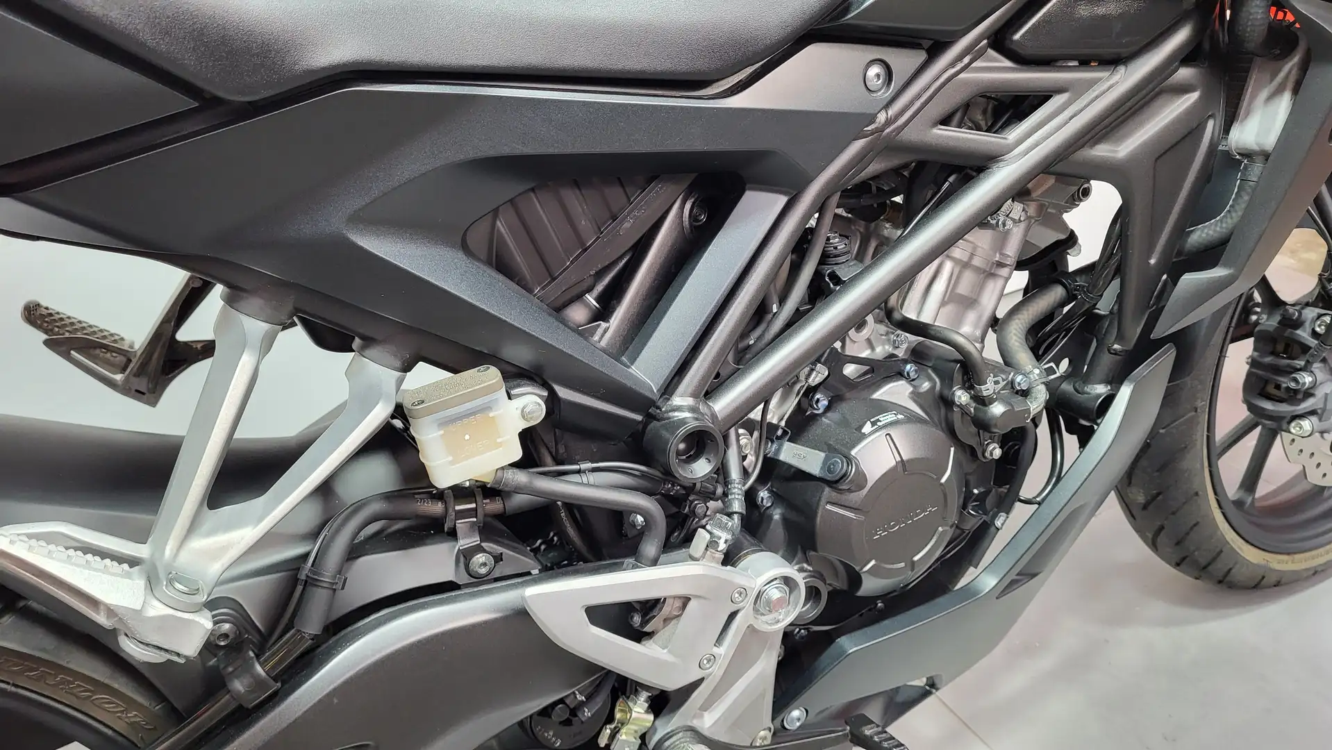 Honda CB 125 R Noir - 2