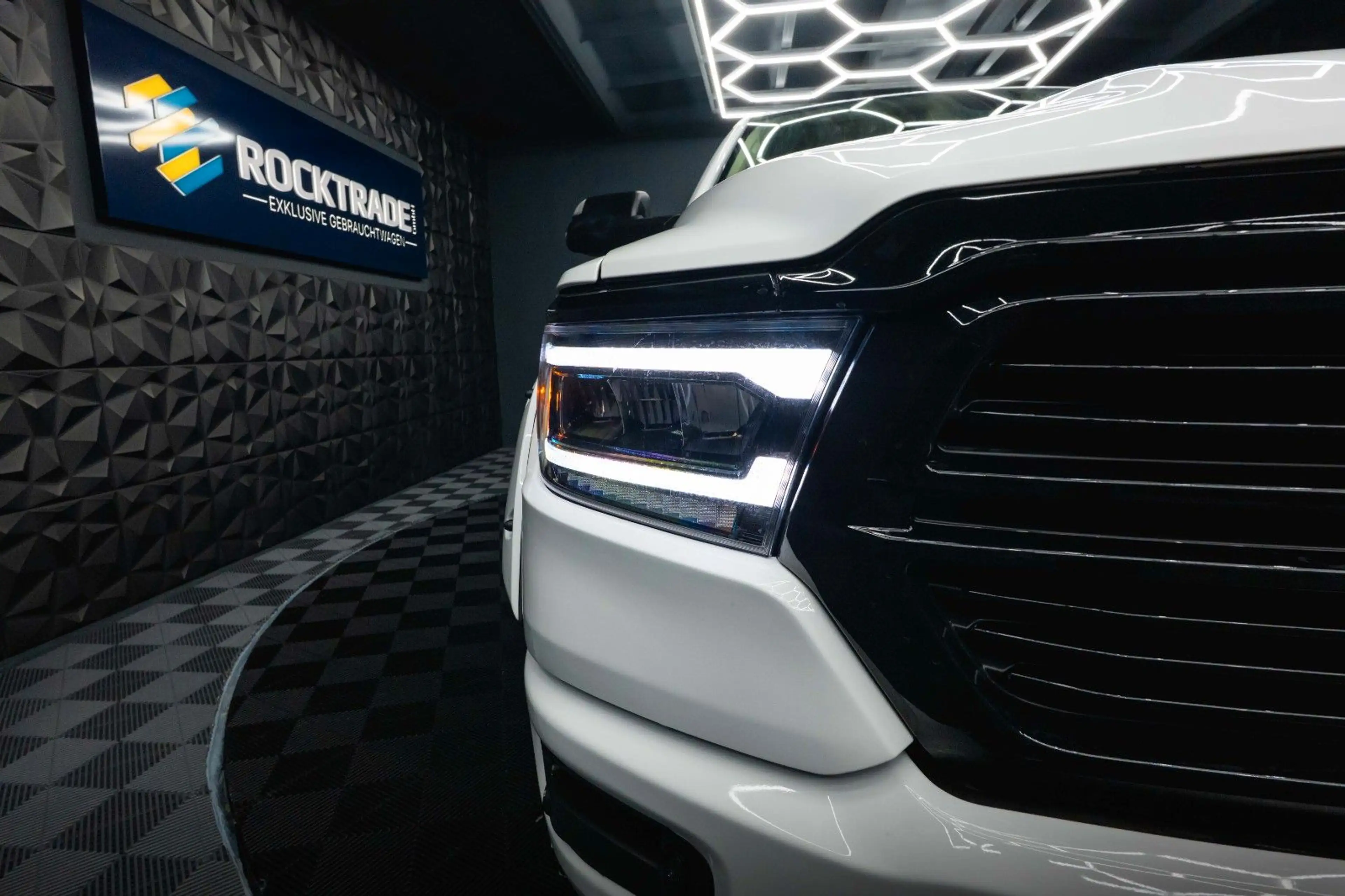 Dodge RAM 5.7 V8 HEMI 4x4 OFFROAD LONGBED Night-Paket — photo 6
