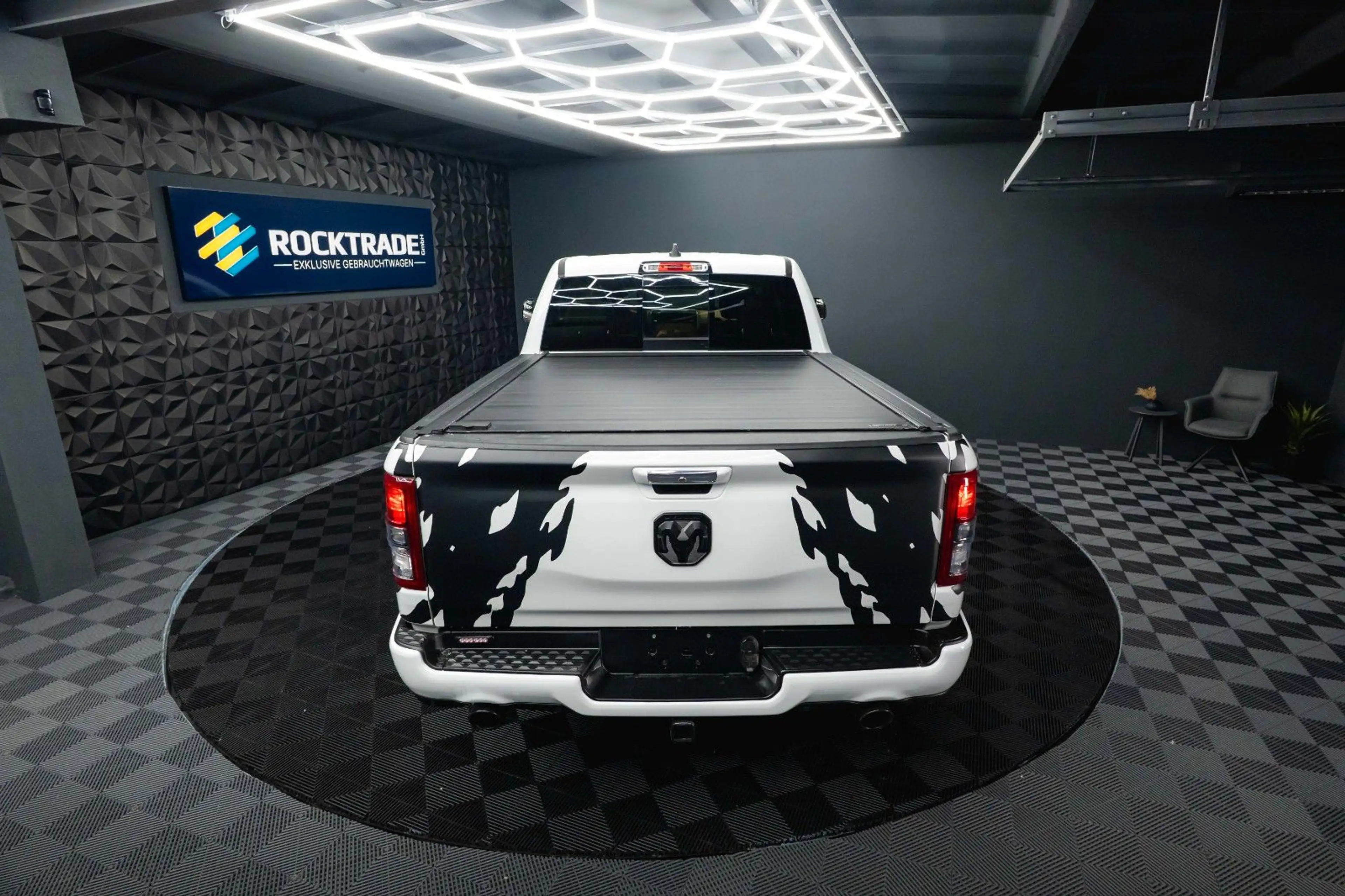 Dodge RAM 5.7 V8 HEMI 4x4 OFFROAD LONGBED Night-Paket — photo 14