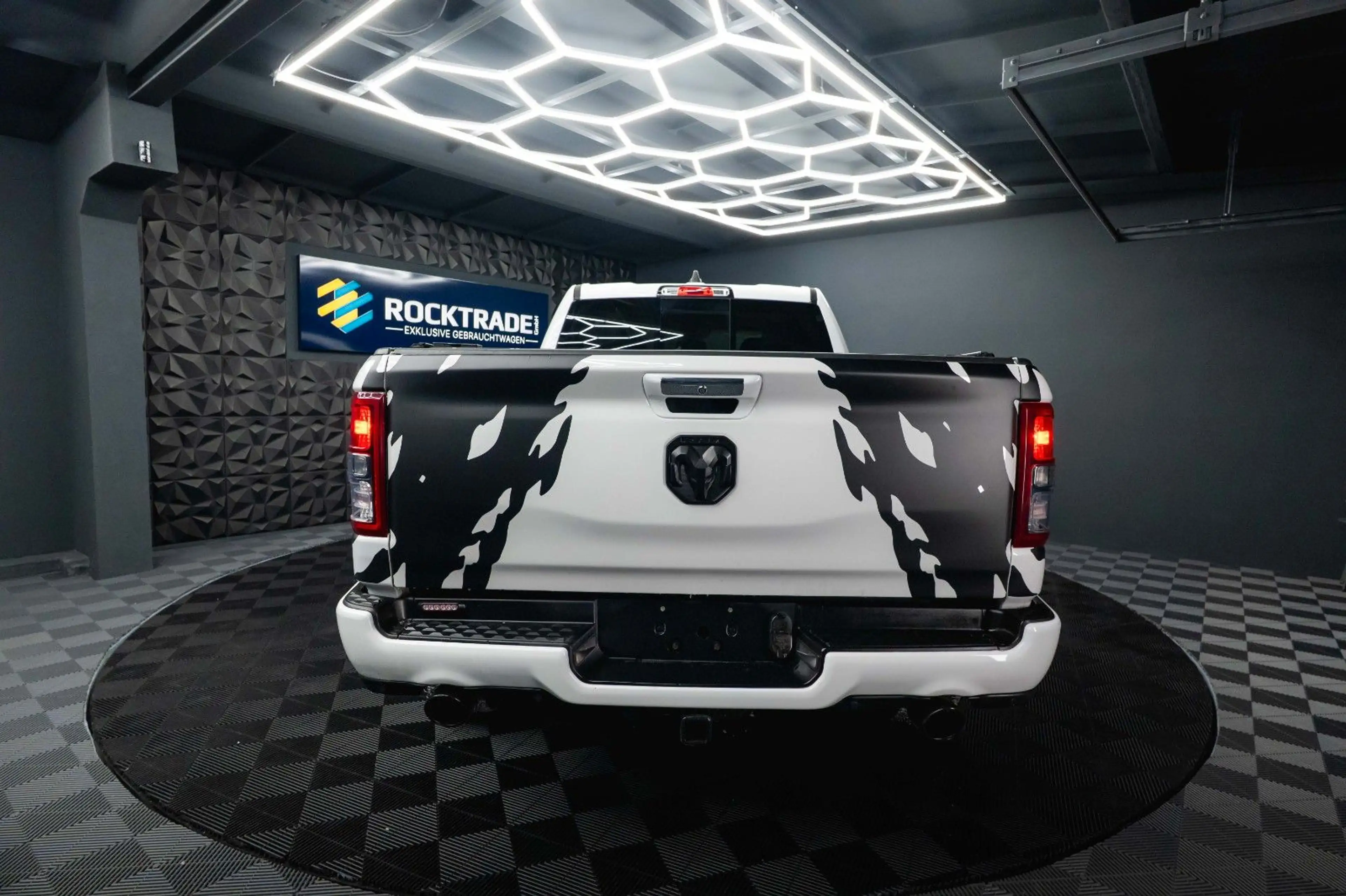 Dodge RAM 5.7 V8 HEMI 4x4 OFFROAD LONGBED Night-Paket — photo 15