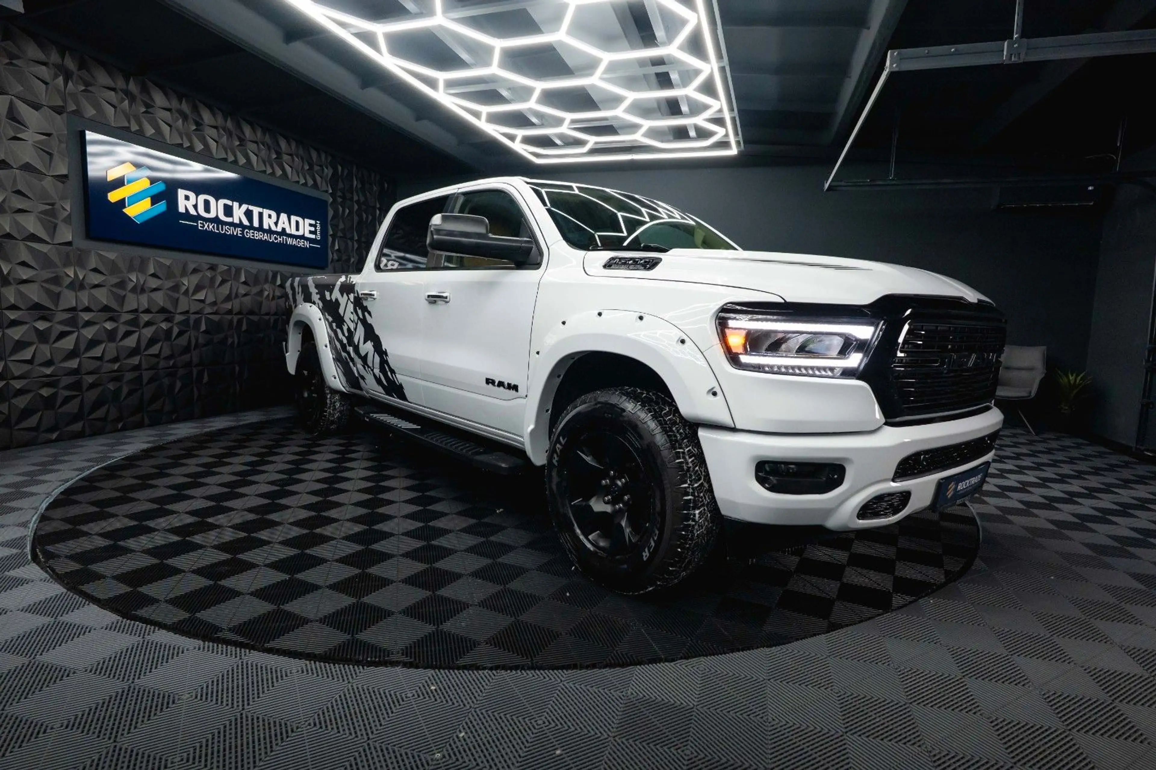 Dodge RAM 5.7 V8 HEMI 4x4 OFFROAD LONGBED Night-Paket — photo 9