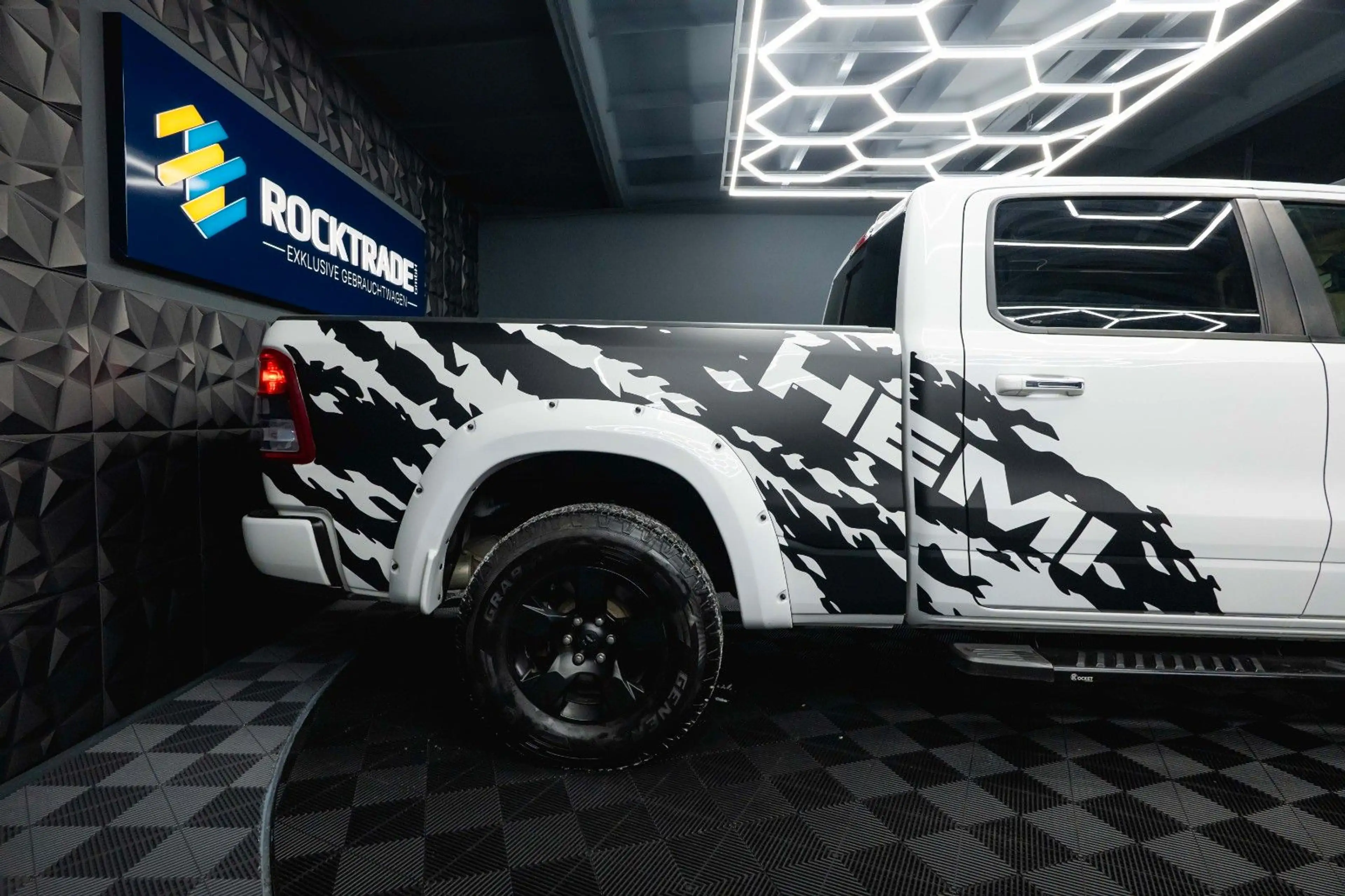 Dodge RAM 5.7 V8 HEMI 4x4 OFFROAD LONGBED Night-Paket — photo 11