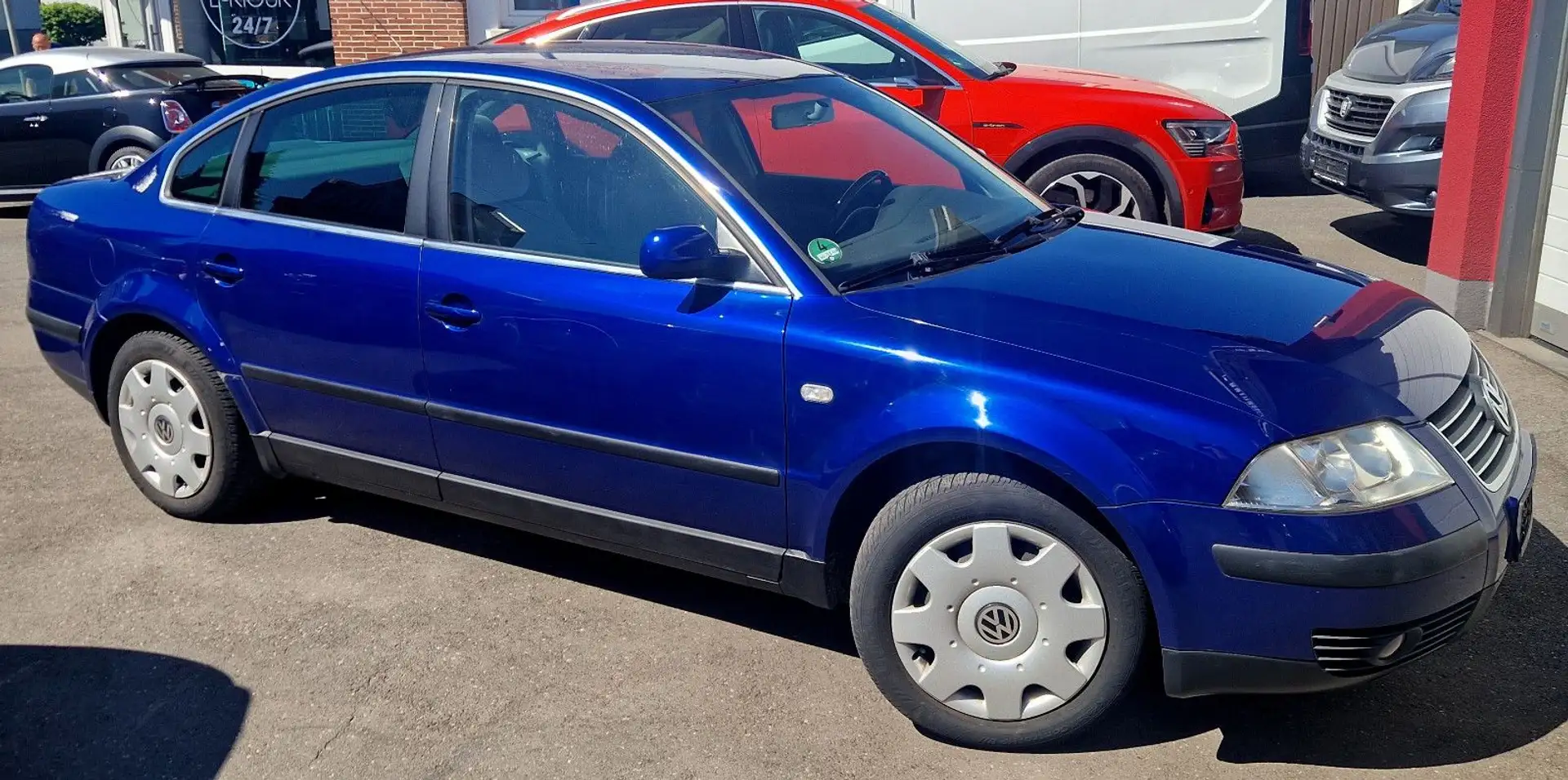 Volkswagen Passat Lim. Comfortline Family Blau - 1