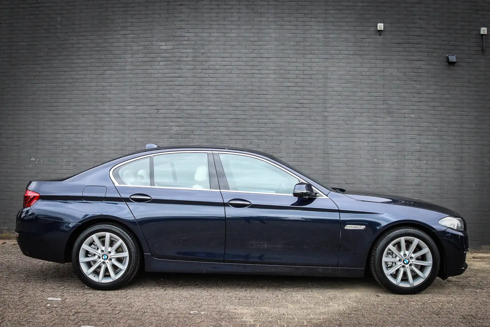 BMW 528 5-serie 528i Luxury Edition /Leder/Navi/Panoramada Blauw - 2