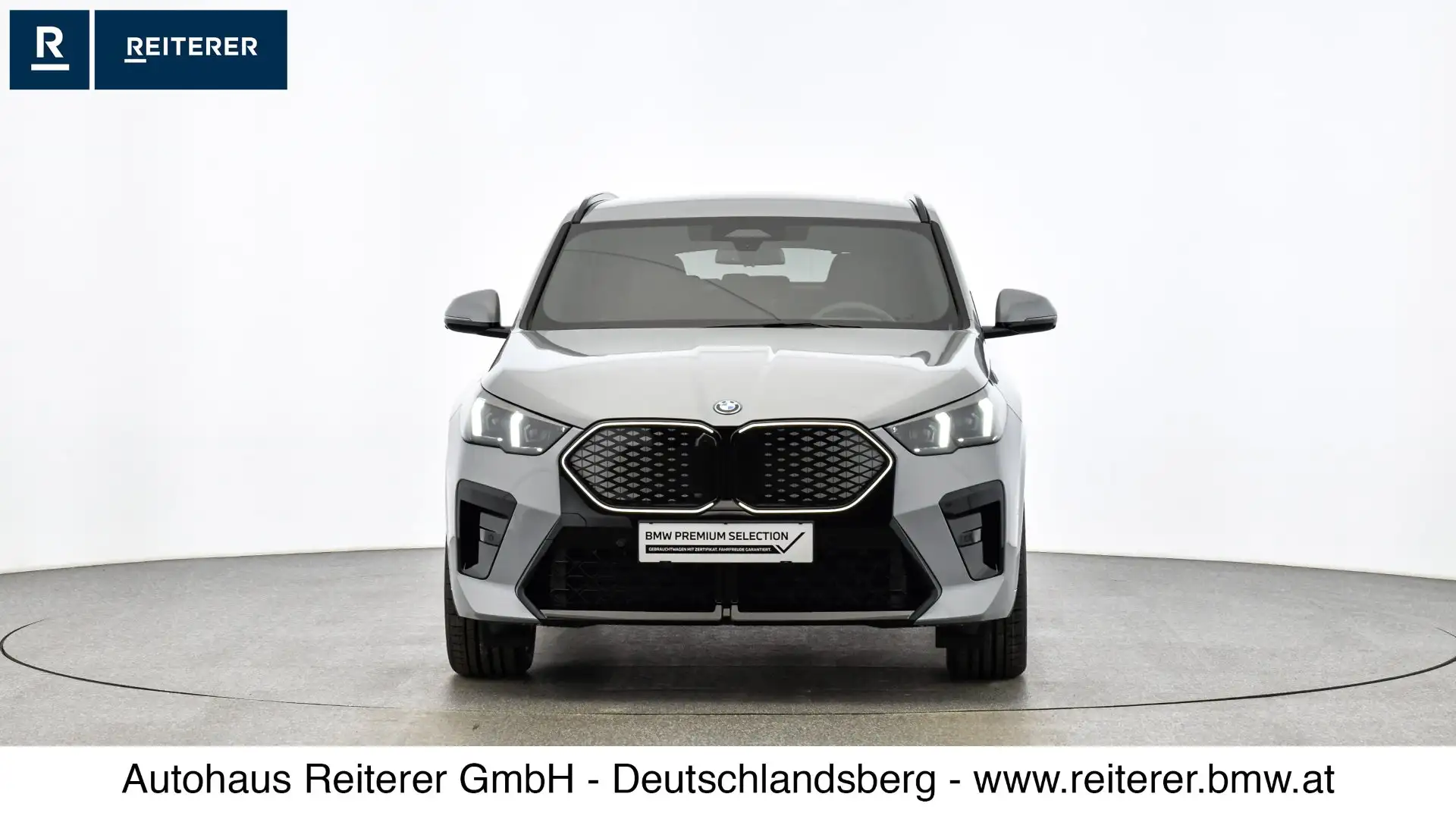 BMW iX2 eDrive20 * M-Sportpaket Pro *AHK Grau - 2
