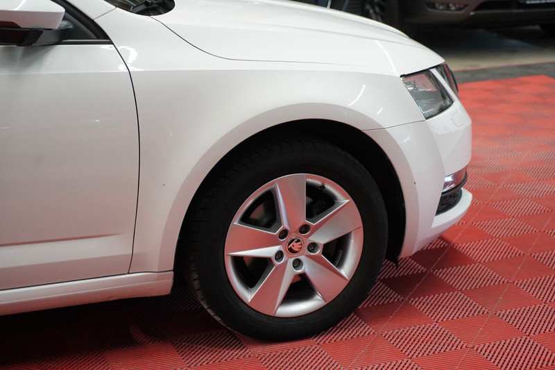 Skoda Octavia 2.0 TDI DSG Combi Tour 2.Hand*Unfallfrei — photo 5