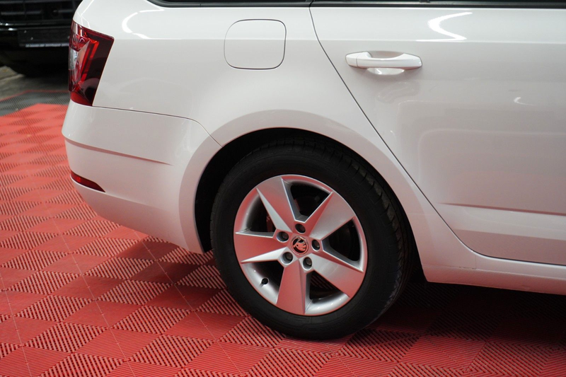 Skoda Octavia 2.0 TDI DSG Combi Tour 2.Hand*Unfallfrei — photo 6